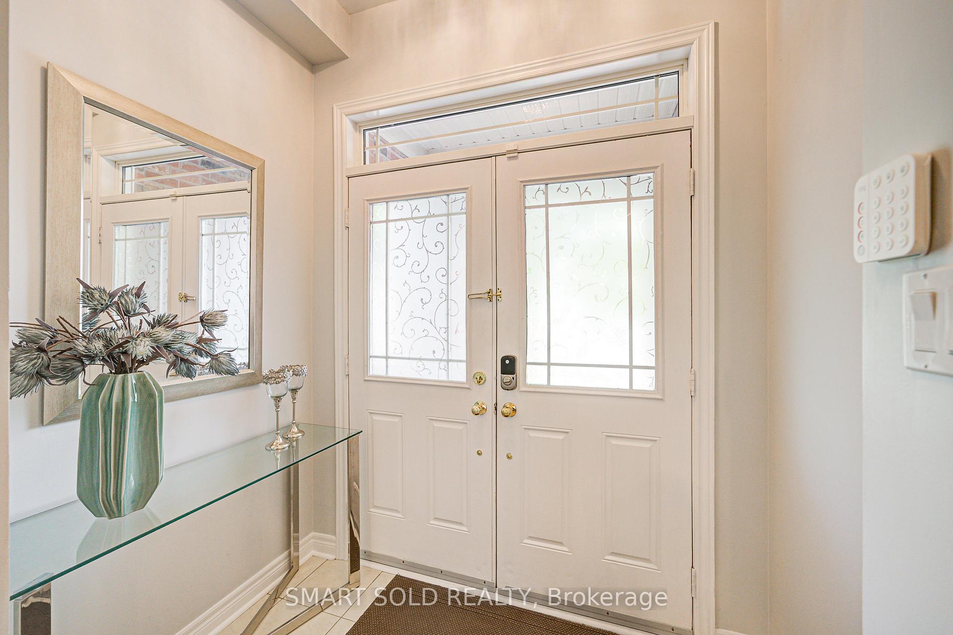 Photo 3 of 170 Carrier Crescent, Vaughan, Patterson — HOMEH