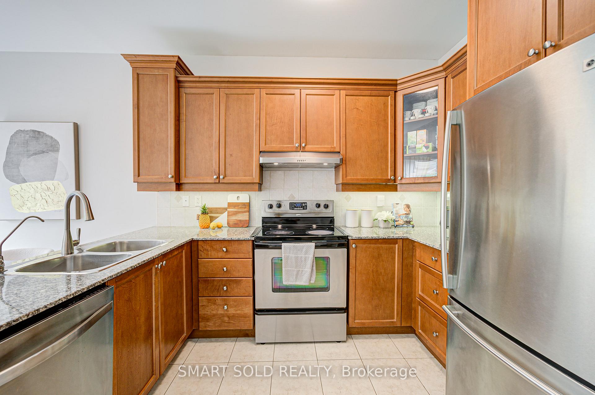 Photo 16 of 170 Carrier Crescent, Vaughan, Patterson — HOMEH