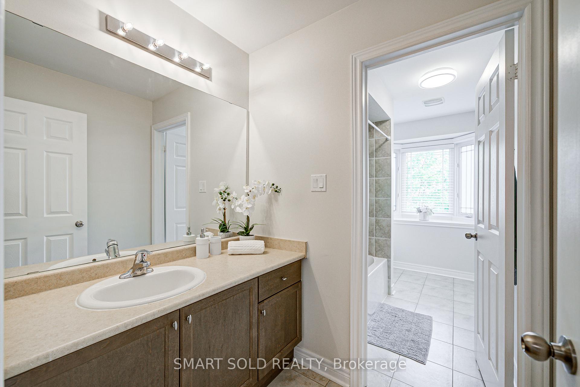 Photo 17 of 170 Carrier Crescent, Vaughan, Patterson — HOMEH
