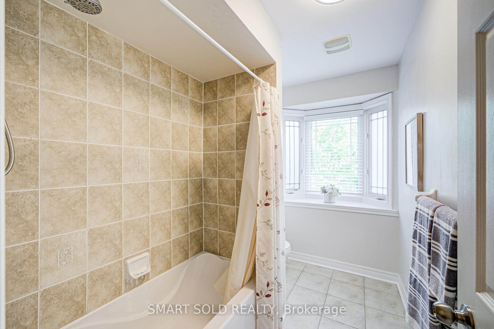 Photo 11 of 170 Carrier Crescent, Vaughan, Patterson — HOMEH