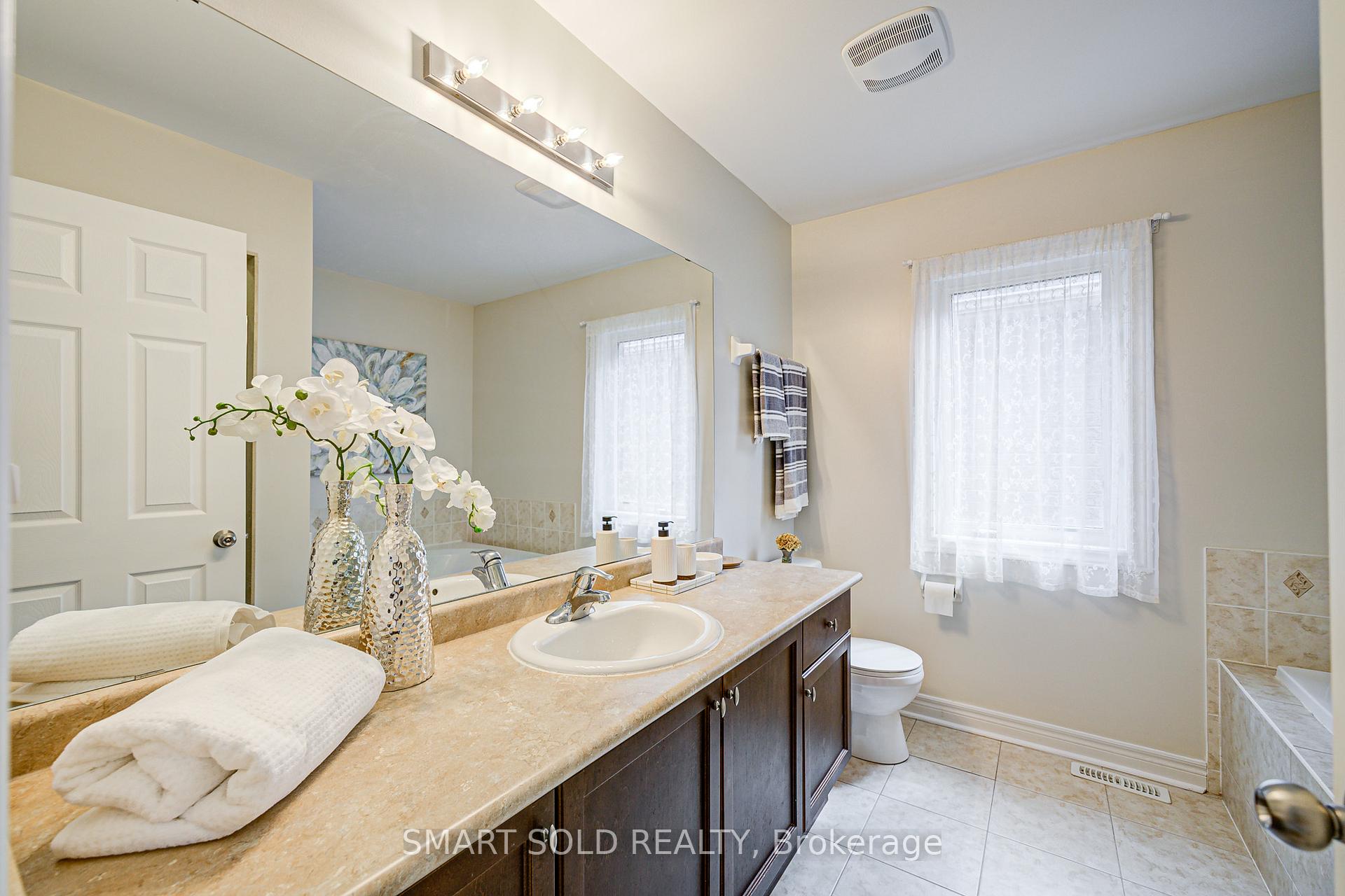 Photo 34 of 170 Carrier Crescent, Vaughan, Patterson — HOMEH