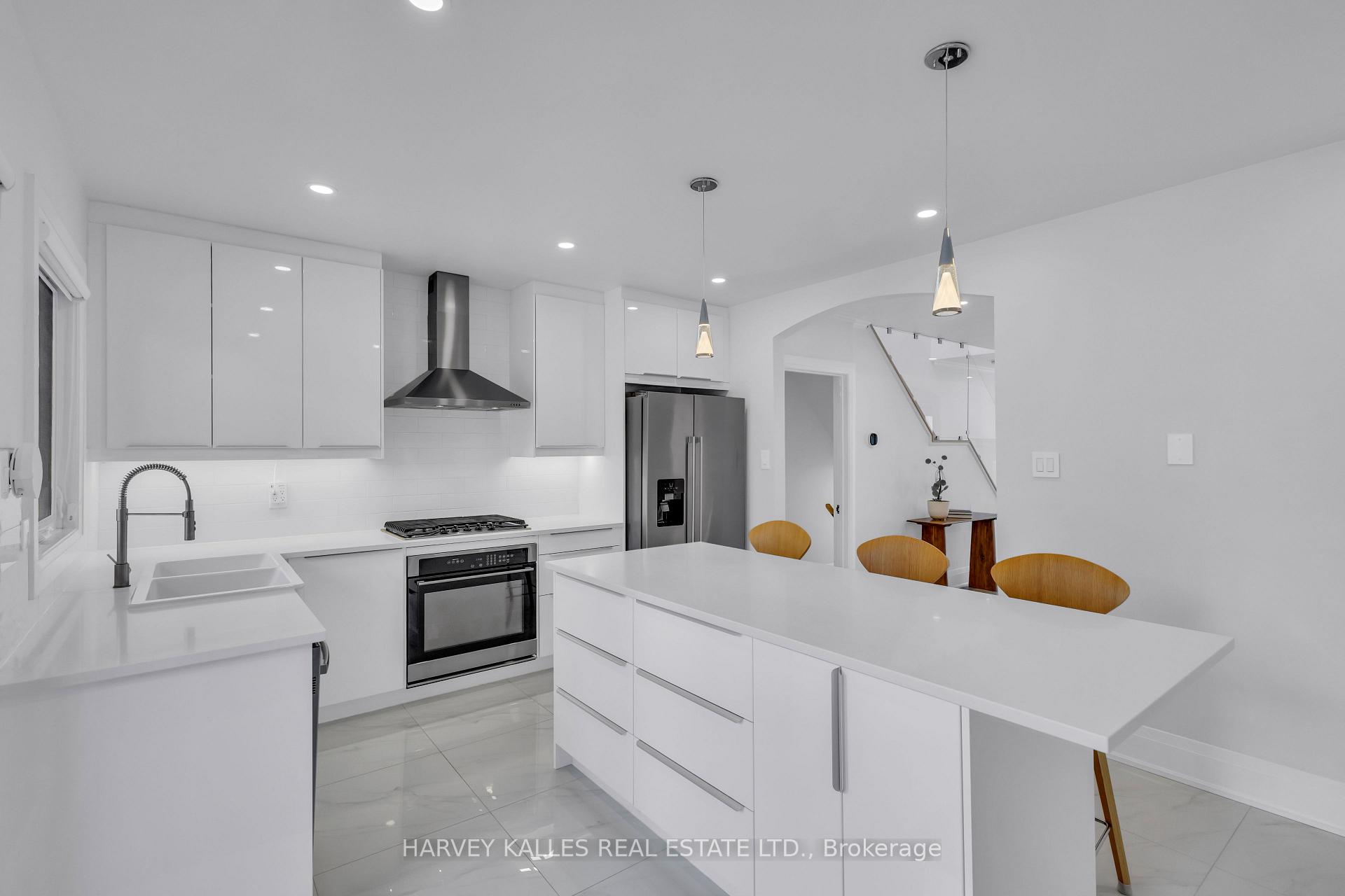 Photo 10 of 86 Castlefield Avenue, Toronto, Yonge-Eglinton — HOMEH