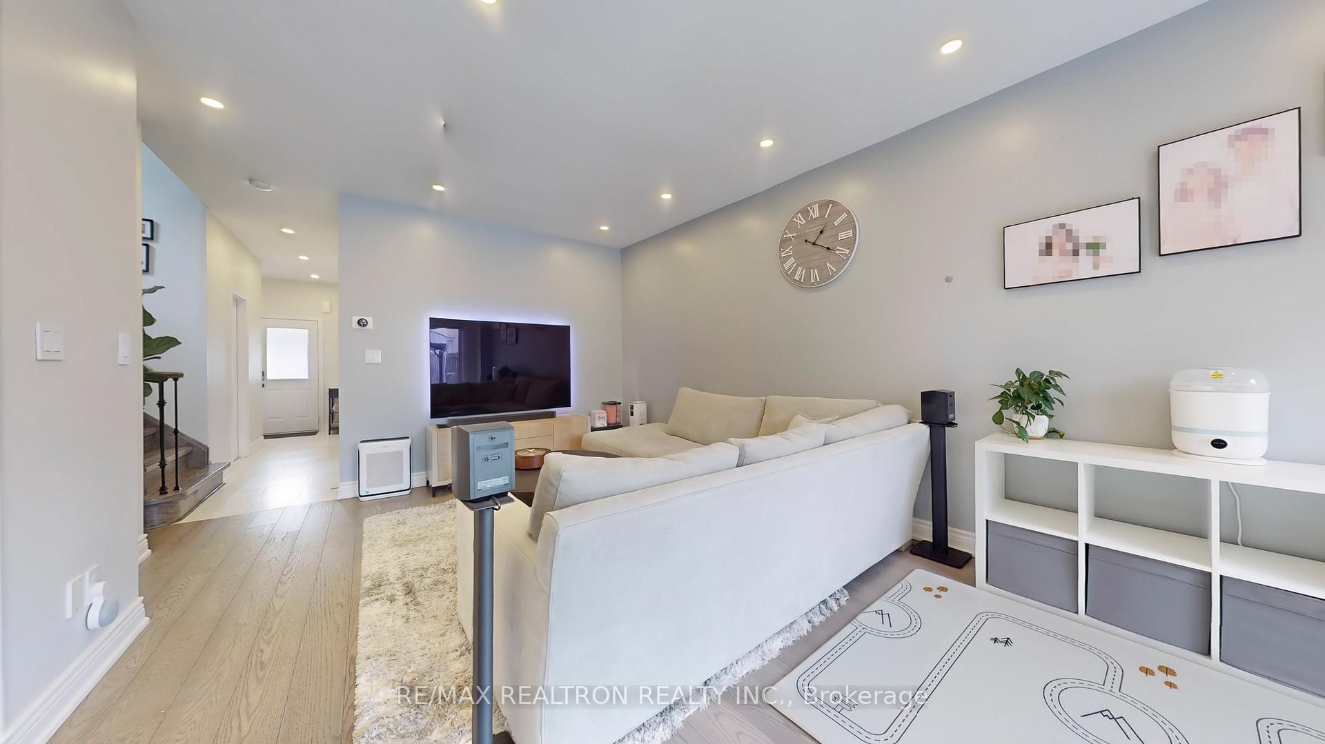 Photo 9 of 74 Mediterra Drive, Vaughan, Vellore Village — HOMEH