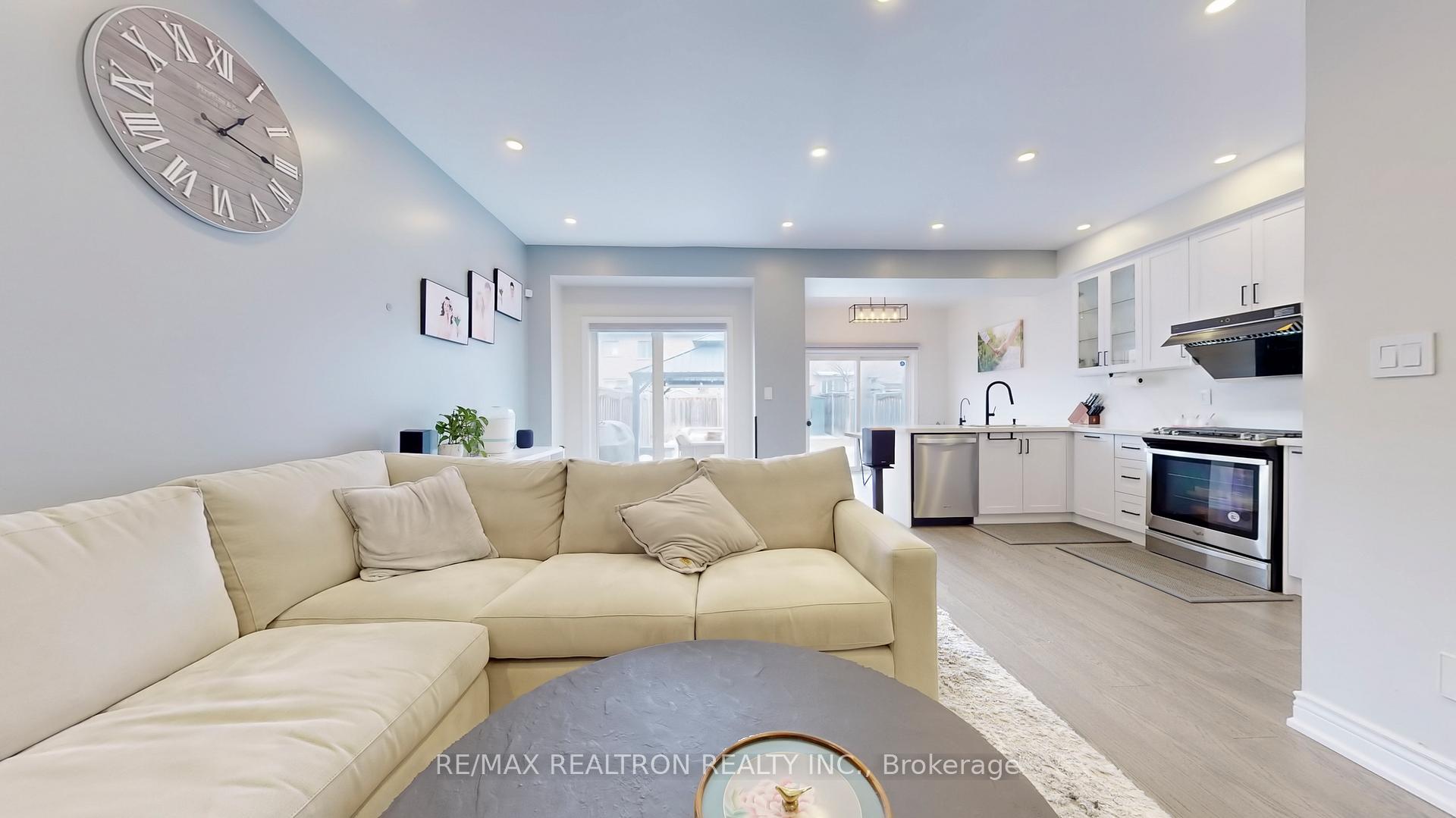 Photo 5 of 74 Mediterra Drive, Vaughan, Vellore Village — HOMEH