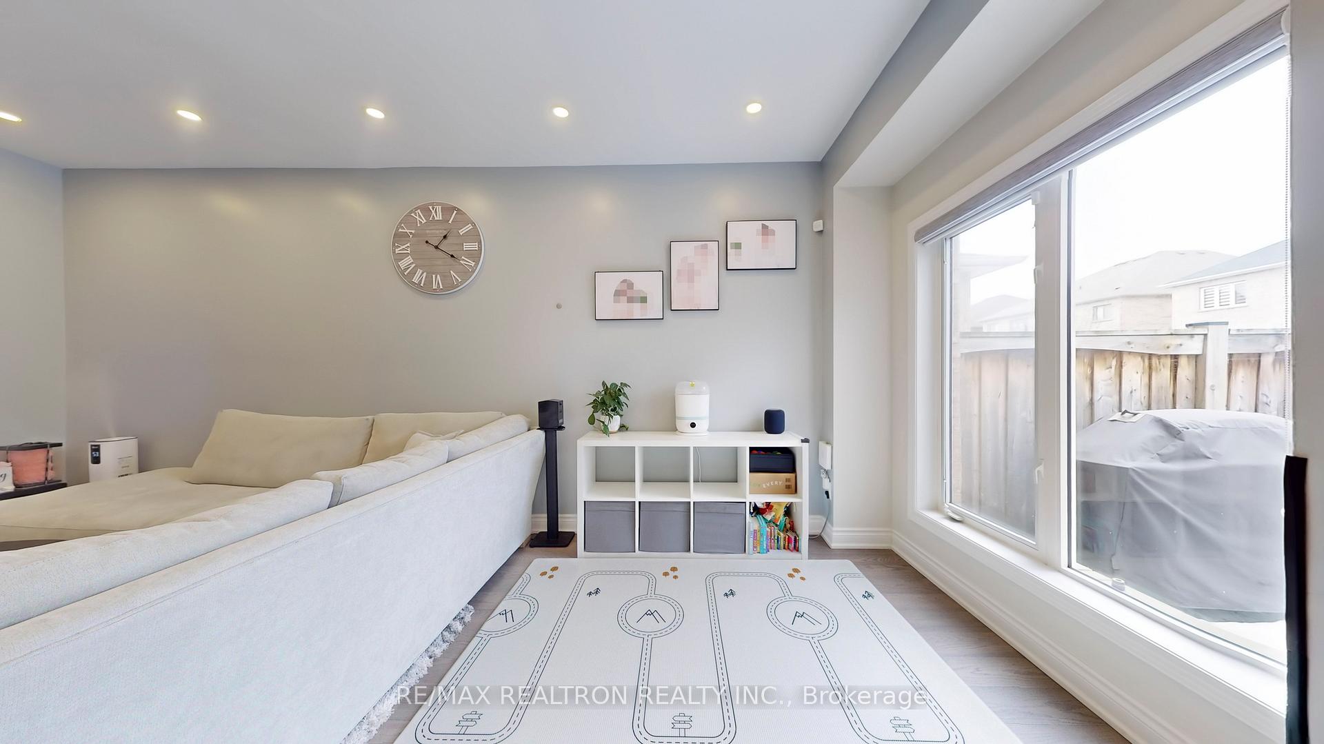 Photo 3 of 74 Mediterra Drive, Vaughan, Vellore Village — HOMEH