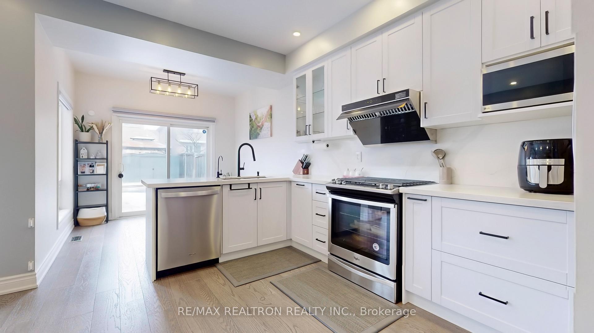 Photo 12 of 74 Mediterra Drive, Vaughan, Vellore Village — HOMEH