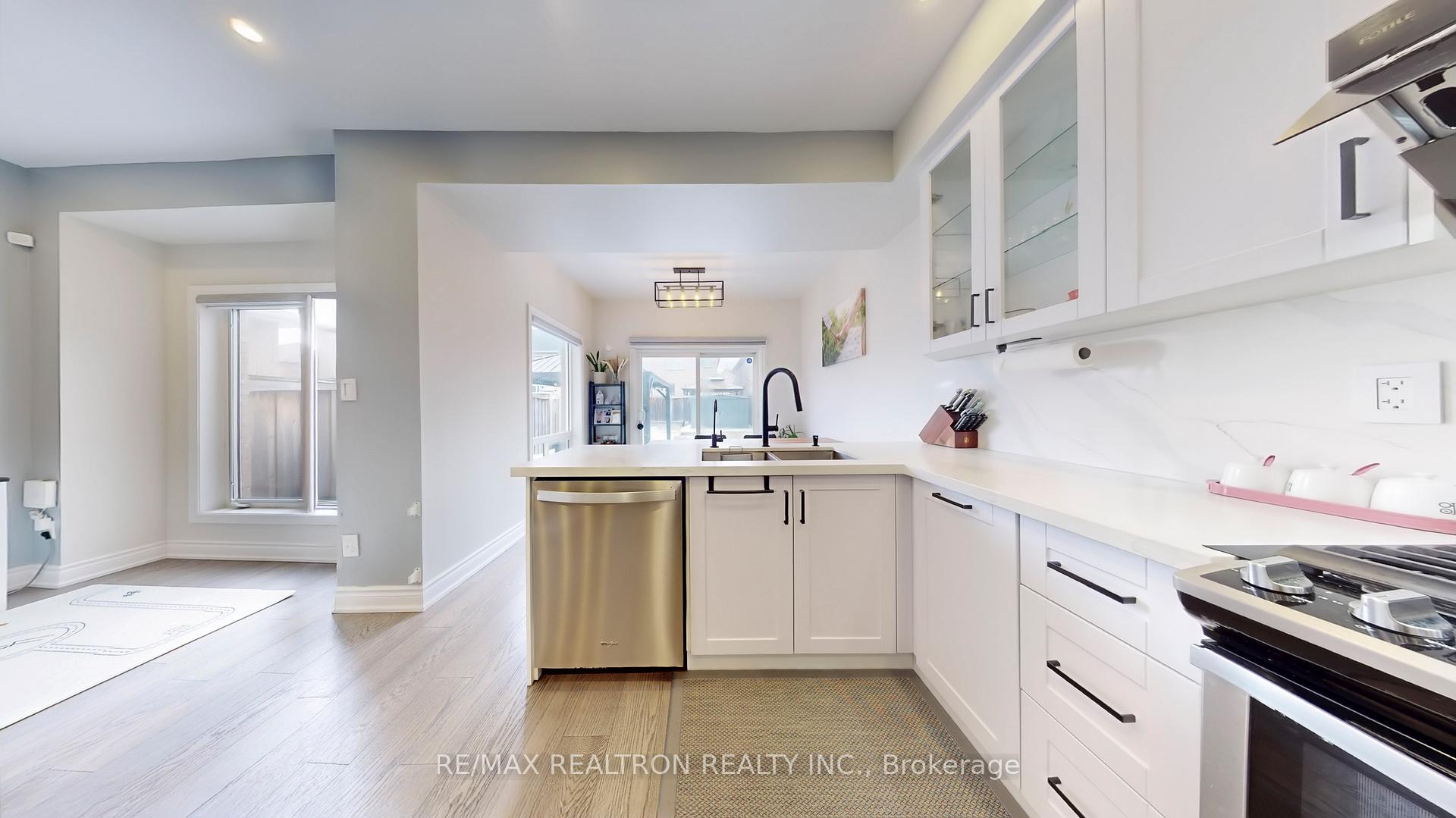 Photo 8 of 74 Mediterra Drive, Vaughan, Vellore Village — HOMEH
