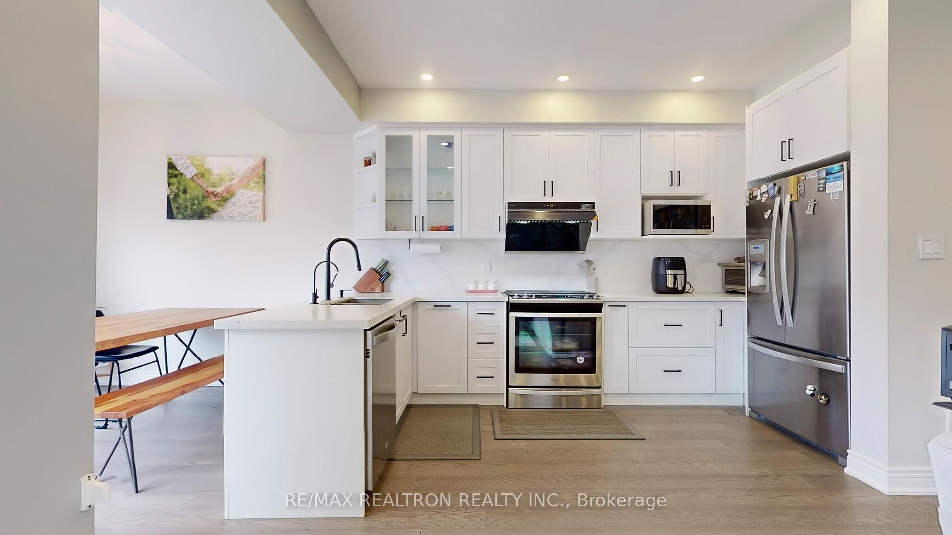 Photo 4 of 74 Mediterra Drive, Vaughan, Vellore Village — HOMEH