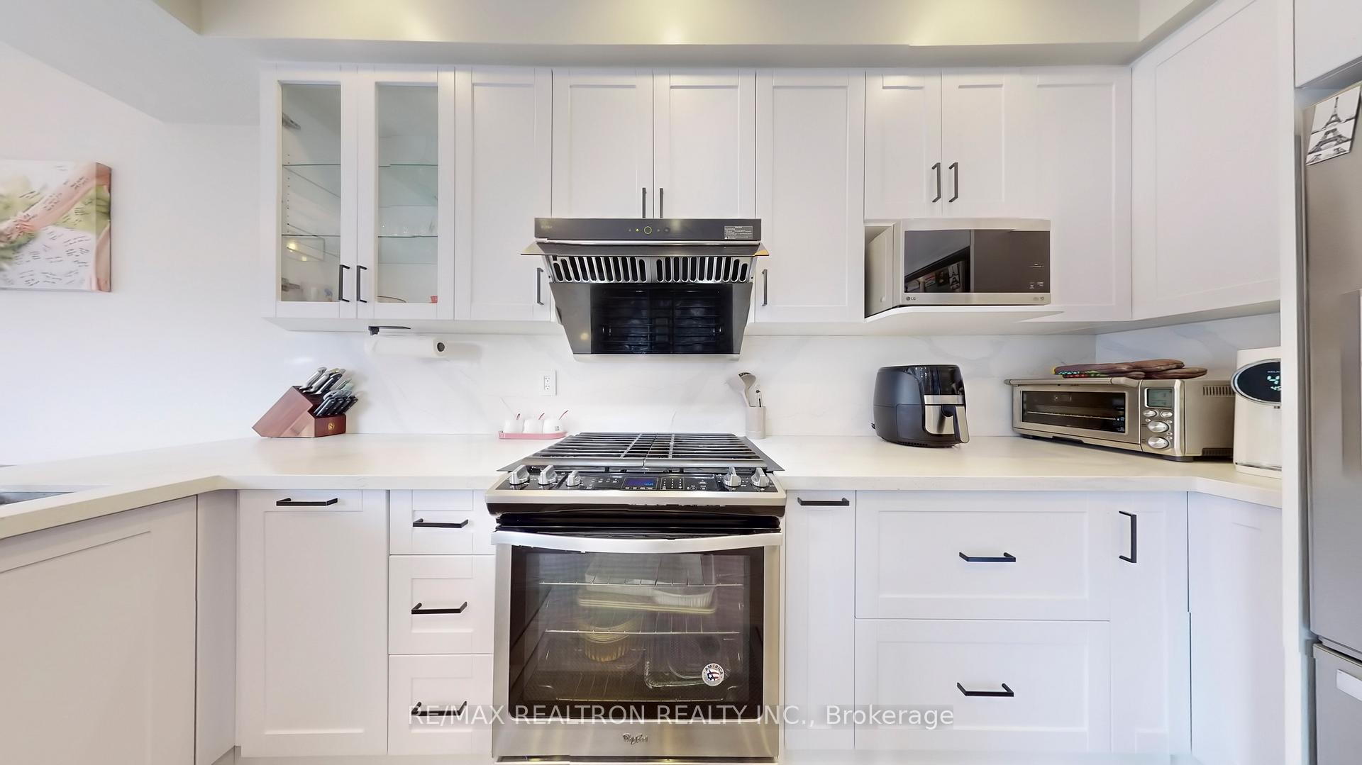 Photo 10 of 74 Mediterra Drive, Vaughan, Vellore Village — HOMEH