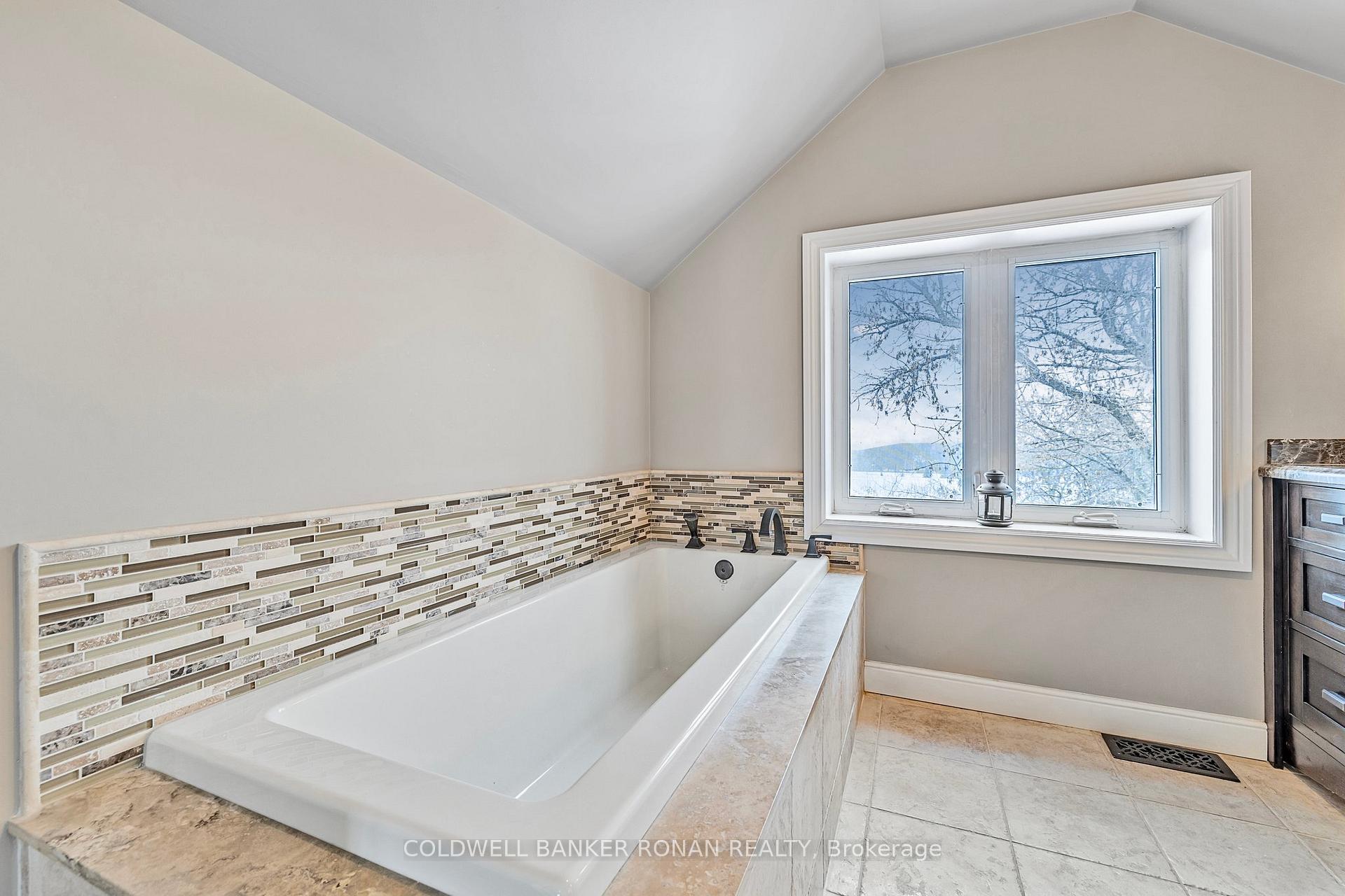 Photo 40 of 6872 7th Line, New Tecumseth, Rural New Tecumseth — HOMEH