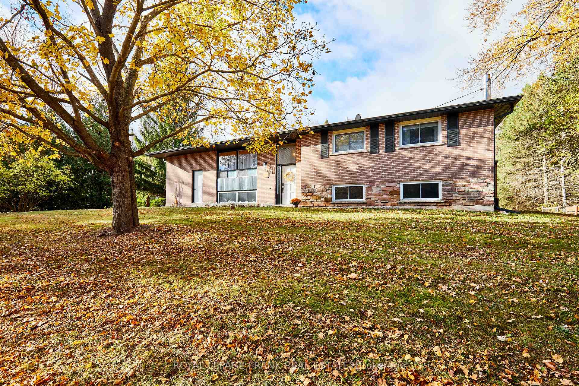 Photo 1 of 10 Harrison Drive, Uxbridge, Rural Uxbridge — HOMEH
