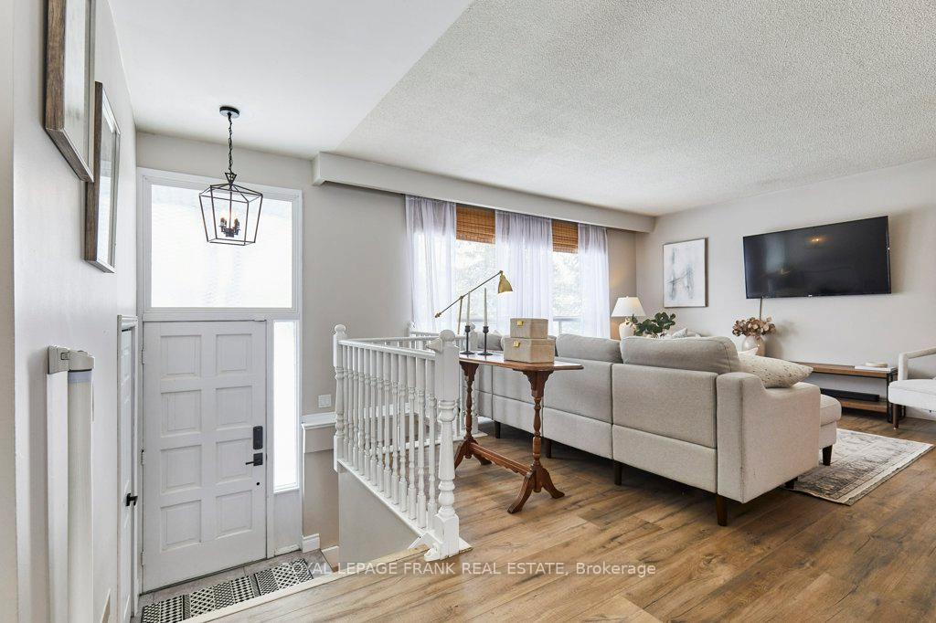 Photo 2 of 10 Harrison Drive, Uxbridge, Rural Uxbridge — HOMEH