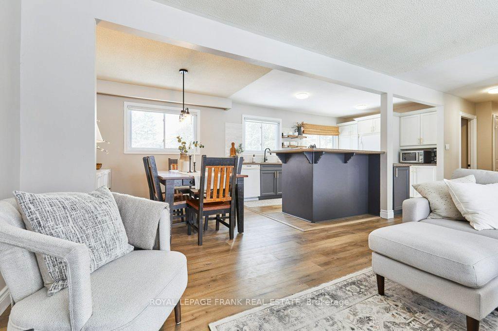 Photo 8 of 10 Harrison Drive, Uxbridge, Rural Uxbridge — HOMEH