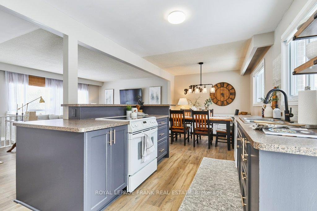 Photo 20 of 10 Harrison Drive, Uxbridge, Rural Uxbridge — HOMEH