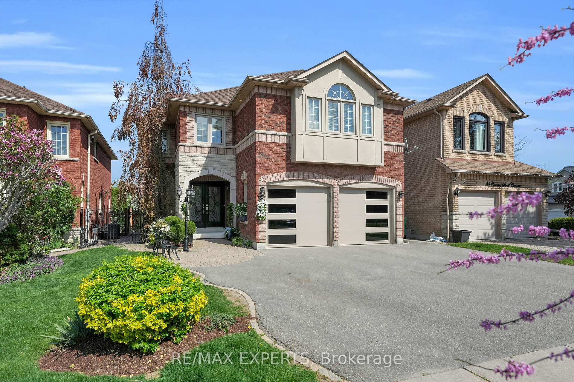 Front of 36 Country Stroll Crescent