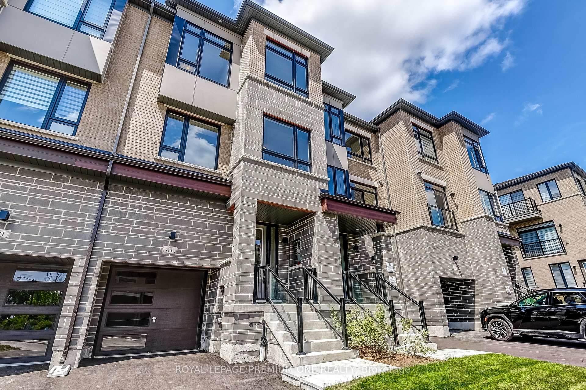 Photo 5 of 64 Tennant Circle, Vaughan, Vellore Village — HOMEH