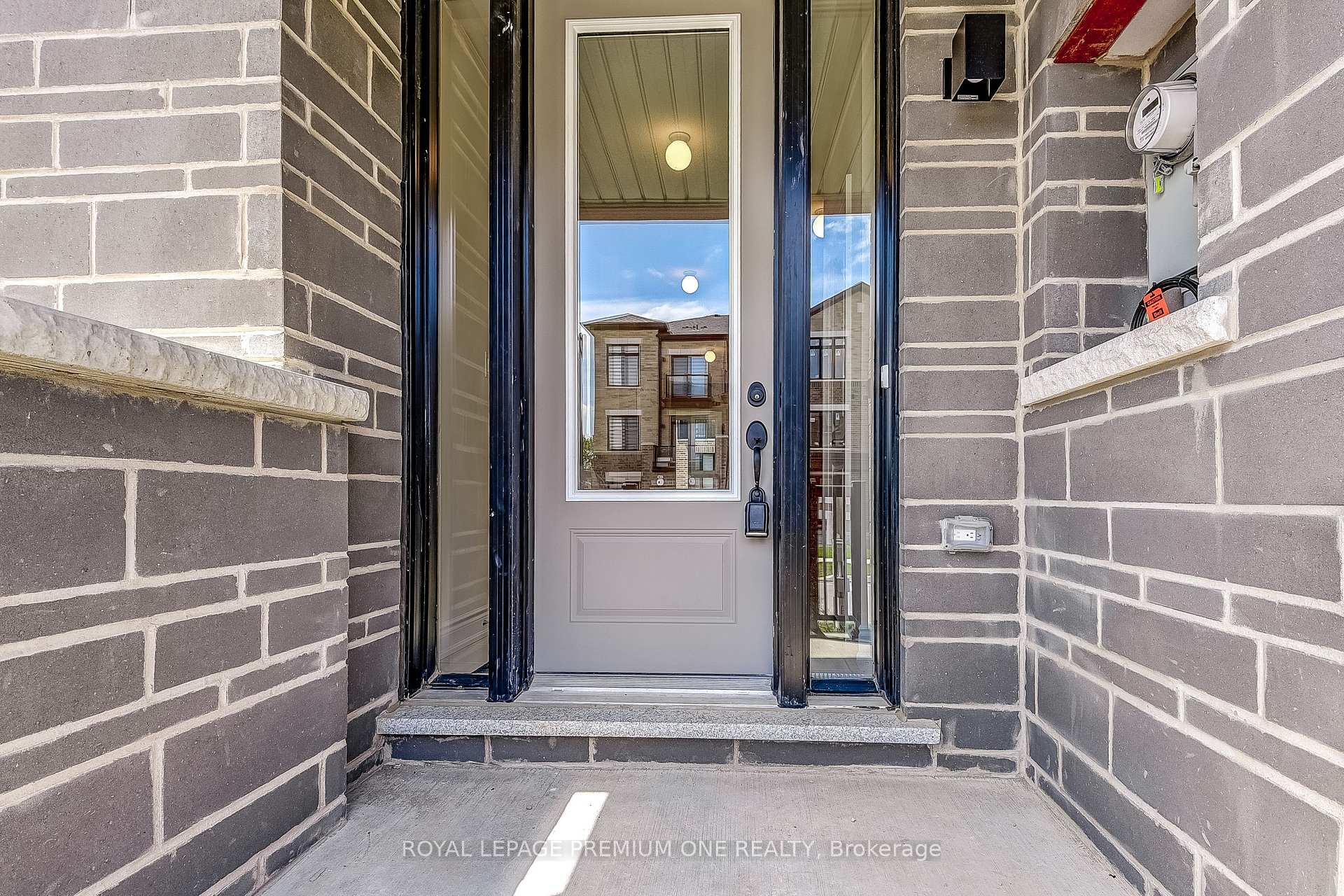 Photo 6 of 64 Tennant Circle, Vaughan, Vellore Village — HOMEH