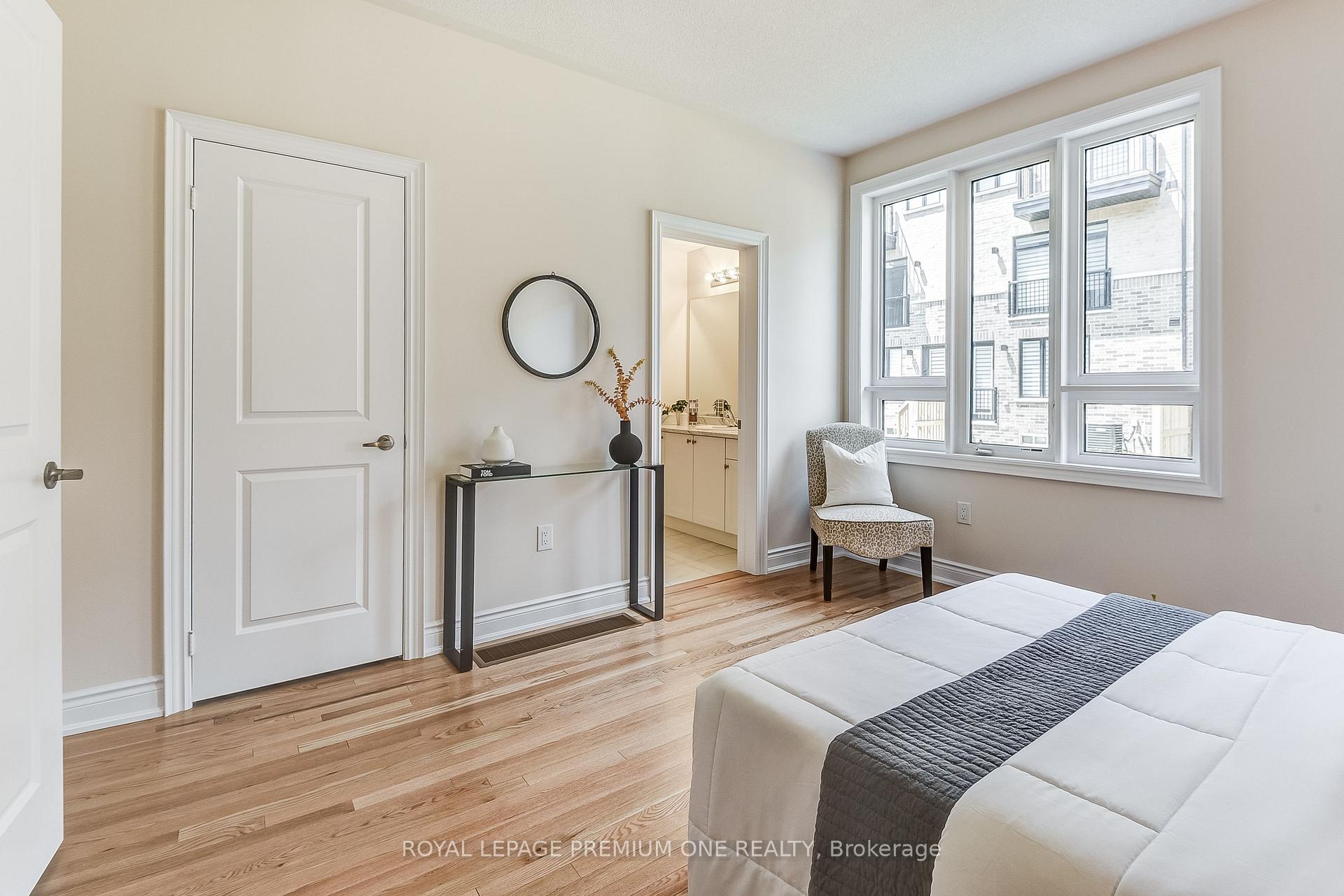 Photo 7 of 64 Tennant Circle, Vaughan, Vellore Village — HOMEH