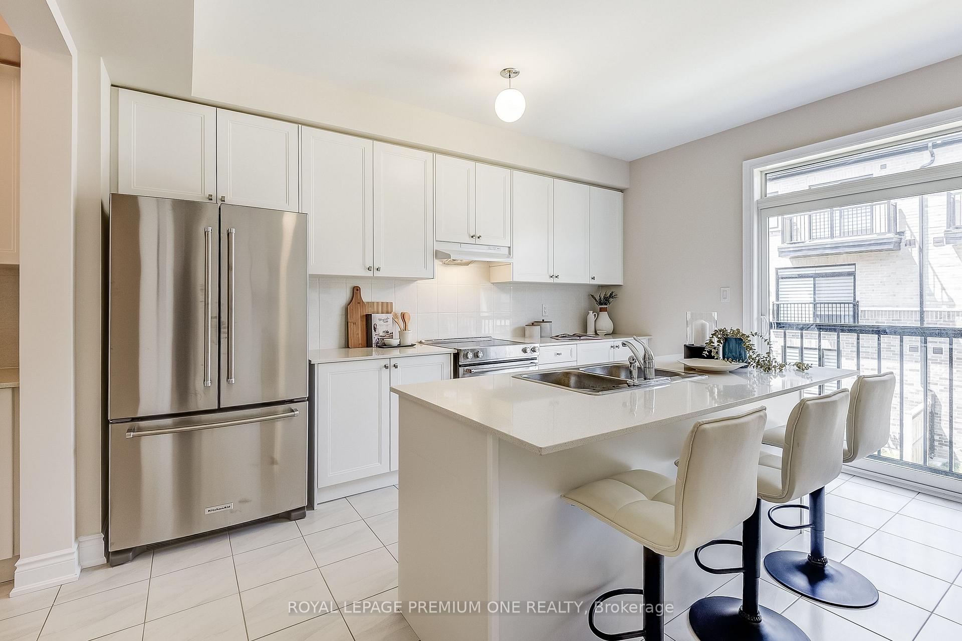 Photo 32 of 64 Tennant Circle, Vaughan, Vellore Village — HOMEH