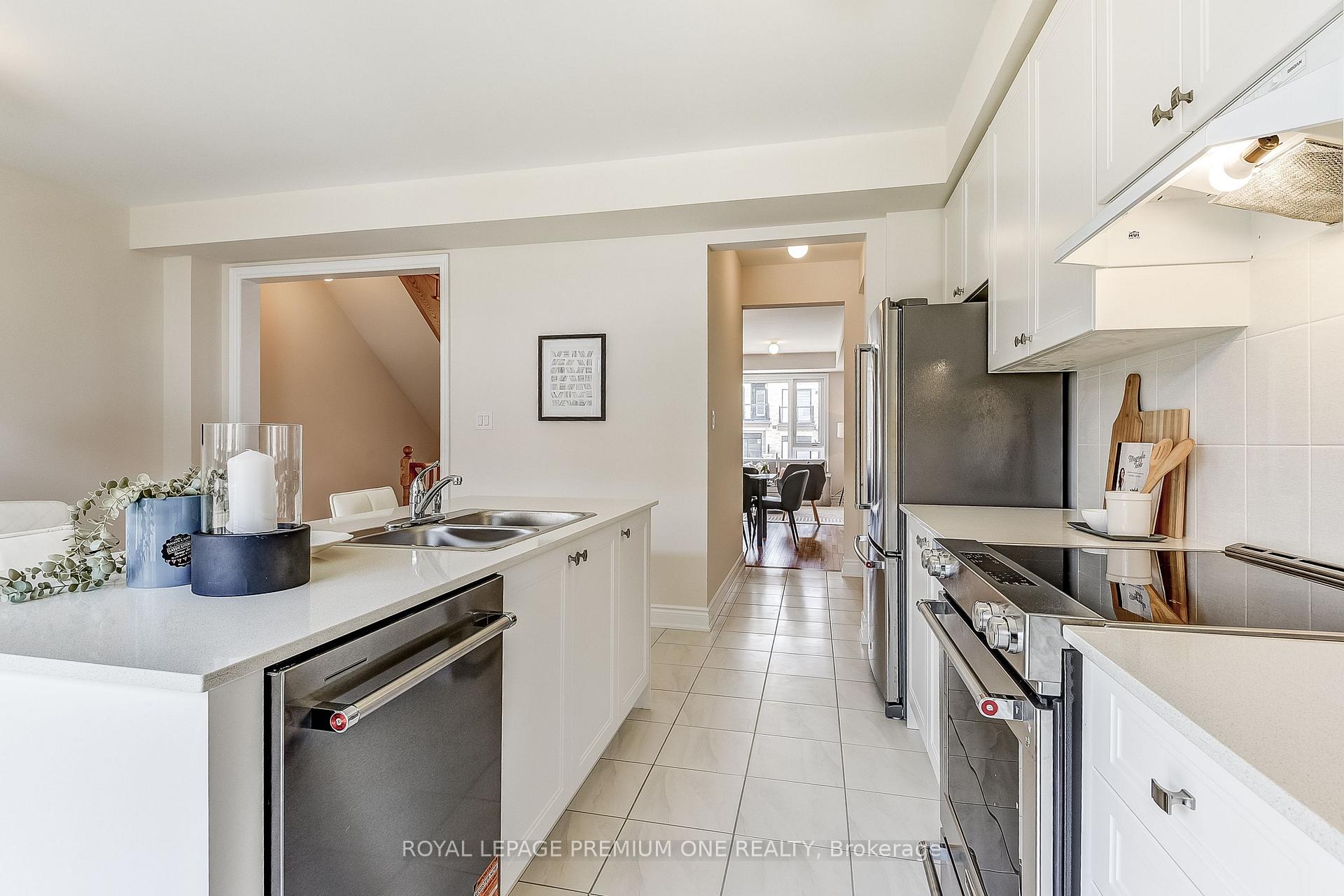 Photo 30 of 64 Tennant Circle, Vaughan, Vellore Village — HOMEH