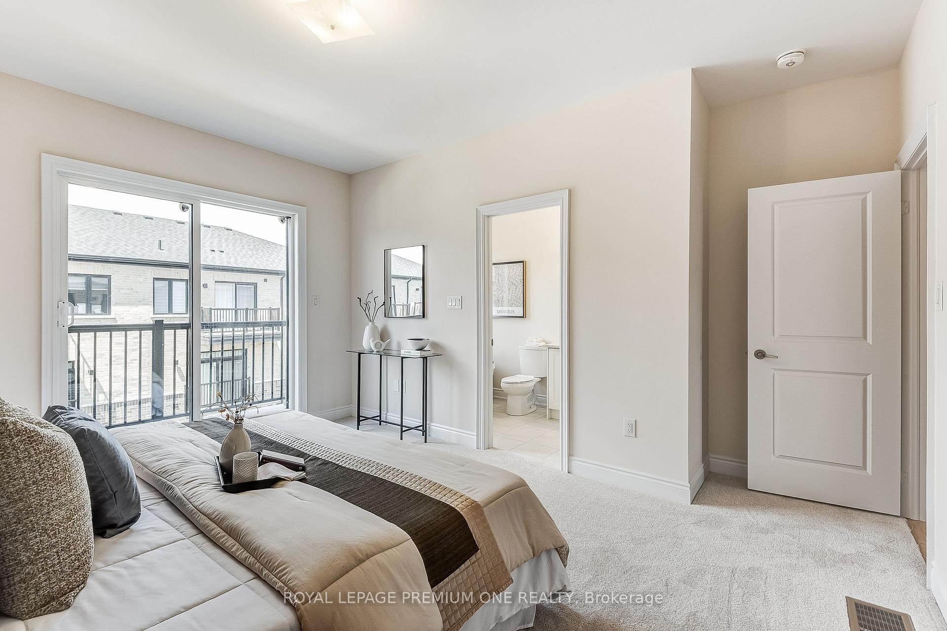 Photo 38 of 64 Tennant Circle, Vaughan, Vellore Village — HOMEH