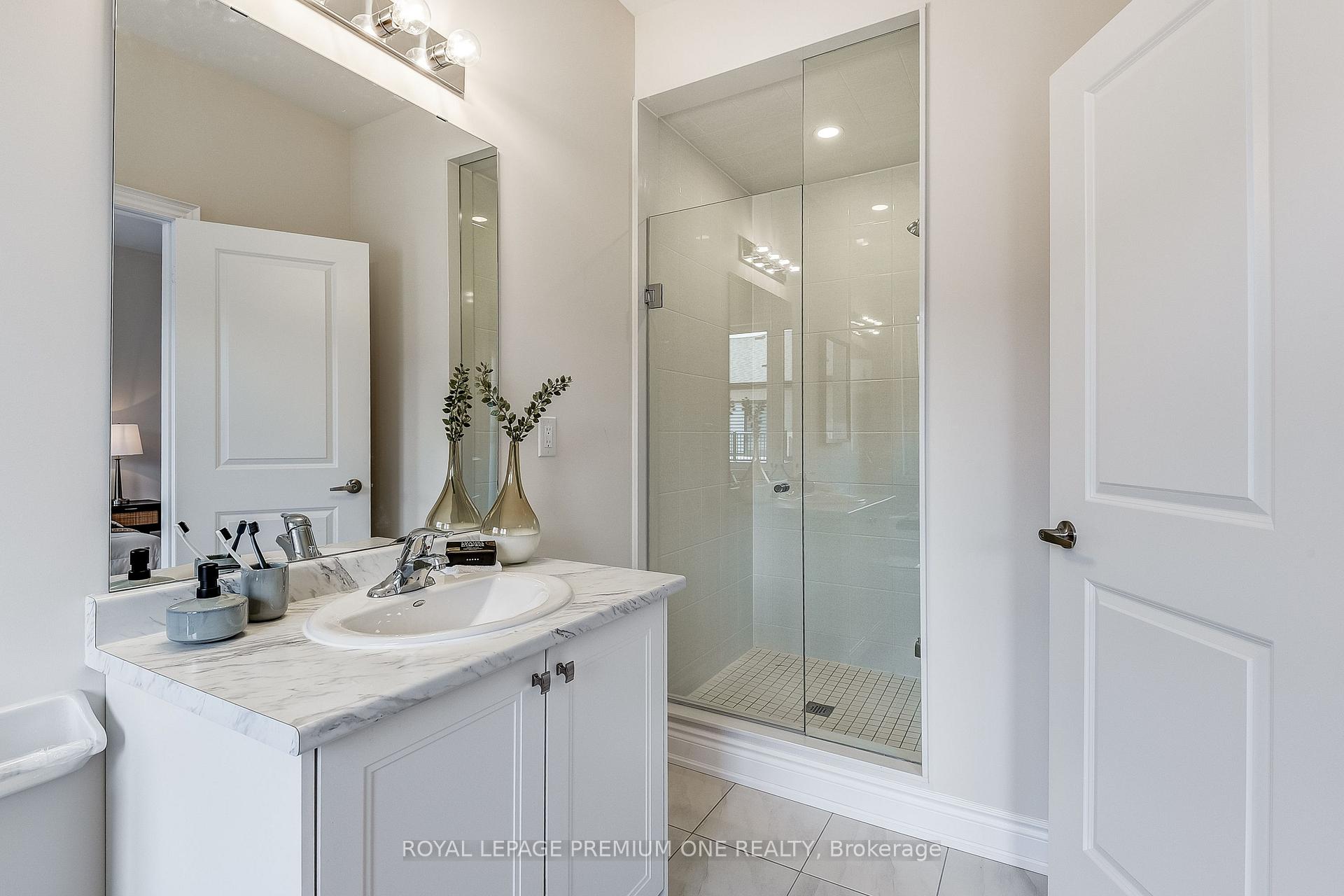 Photo 42 of 64 Tennant Circle, Vaughan, Vellore Village — HOMEH