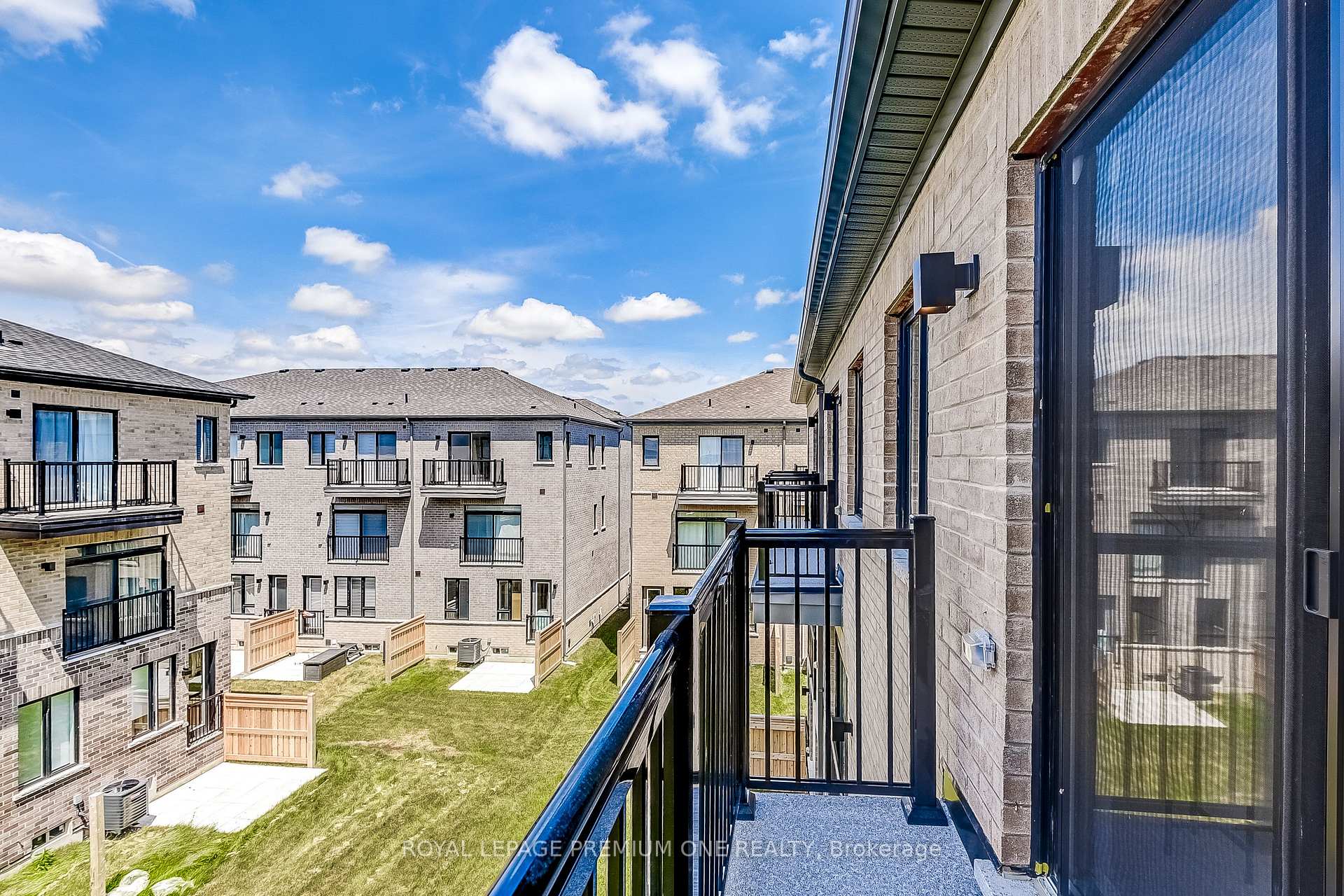 Photo 27 of 64 Tennant Circle, Vaughan, Vellore Village — HOMEH