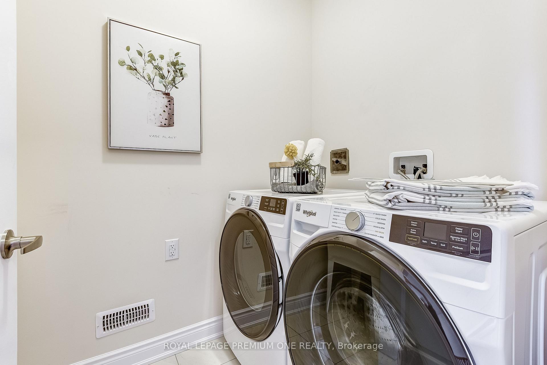 Photo 43 of 64 Tennant Circle, Vaughan, Vellore Village — HOMEH