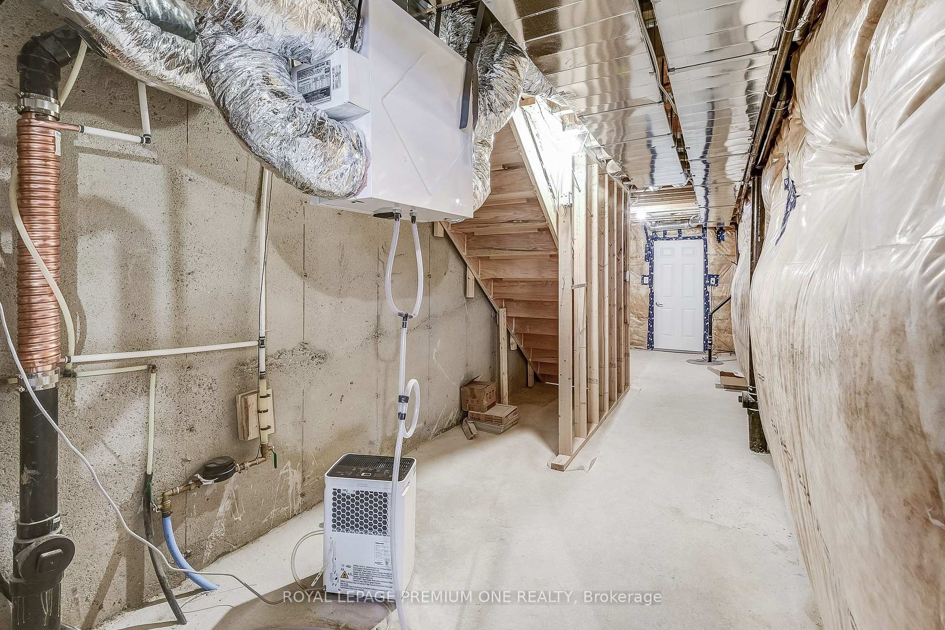 Photo 45 of 64 Tennant Circle, Vaughan, Vellore Village — HOMEH