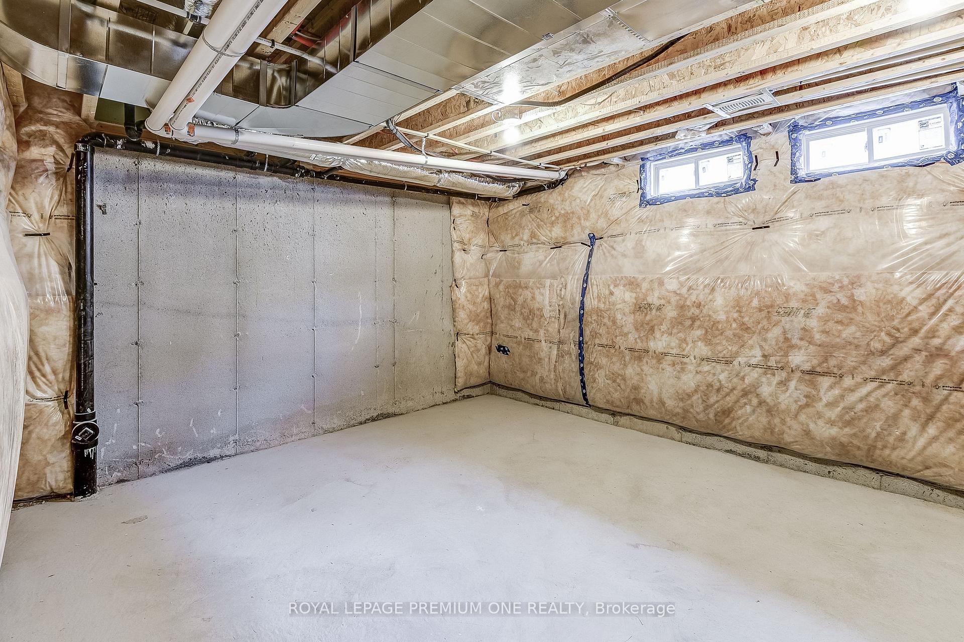 Photo 36 of 64 Tennant Circle, Vaughan, Vellore Village — HOMEH
