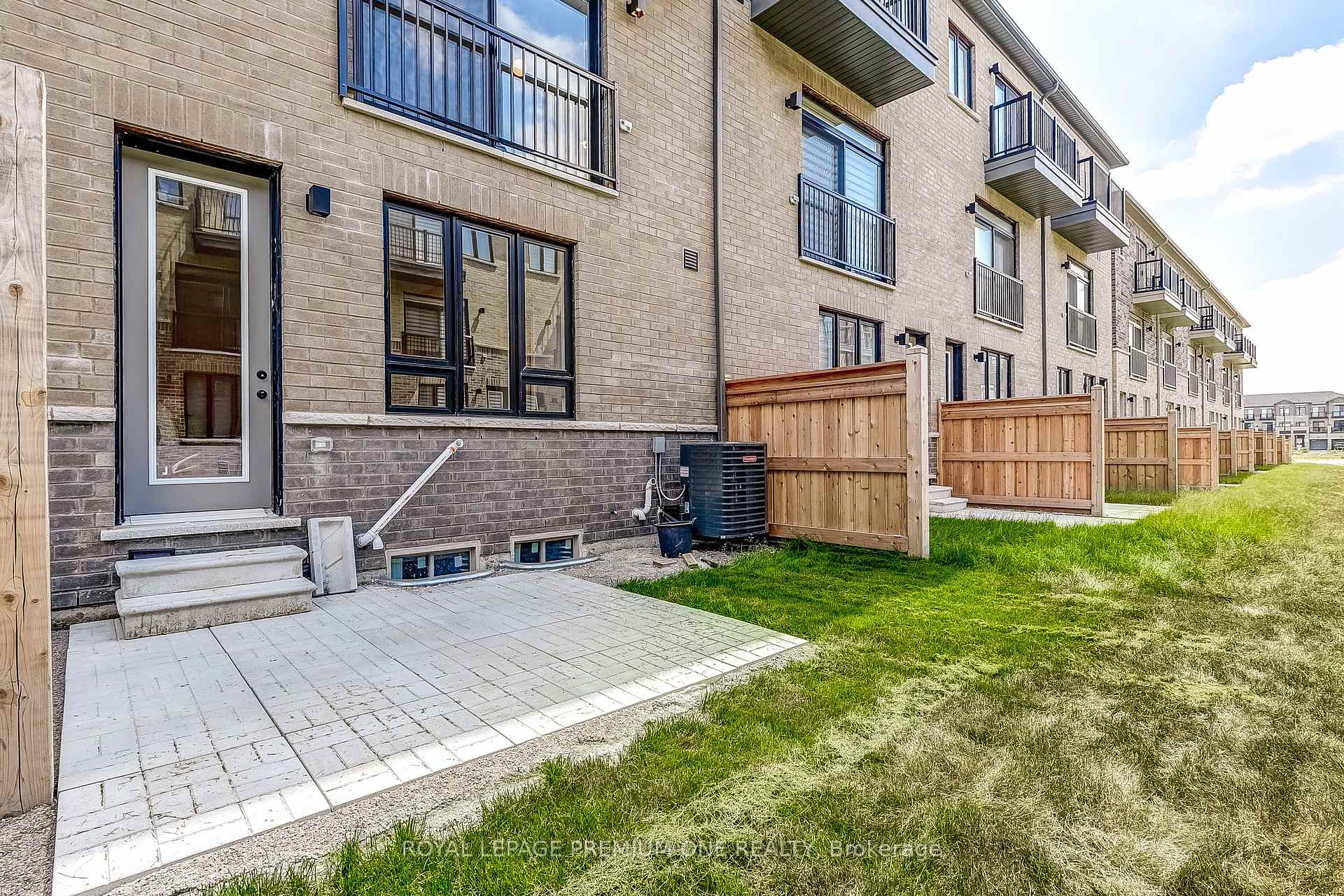 Photo 39 of 64 Tennant Circle, Vaughan, Vellore Village — HOMEH
