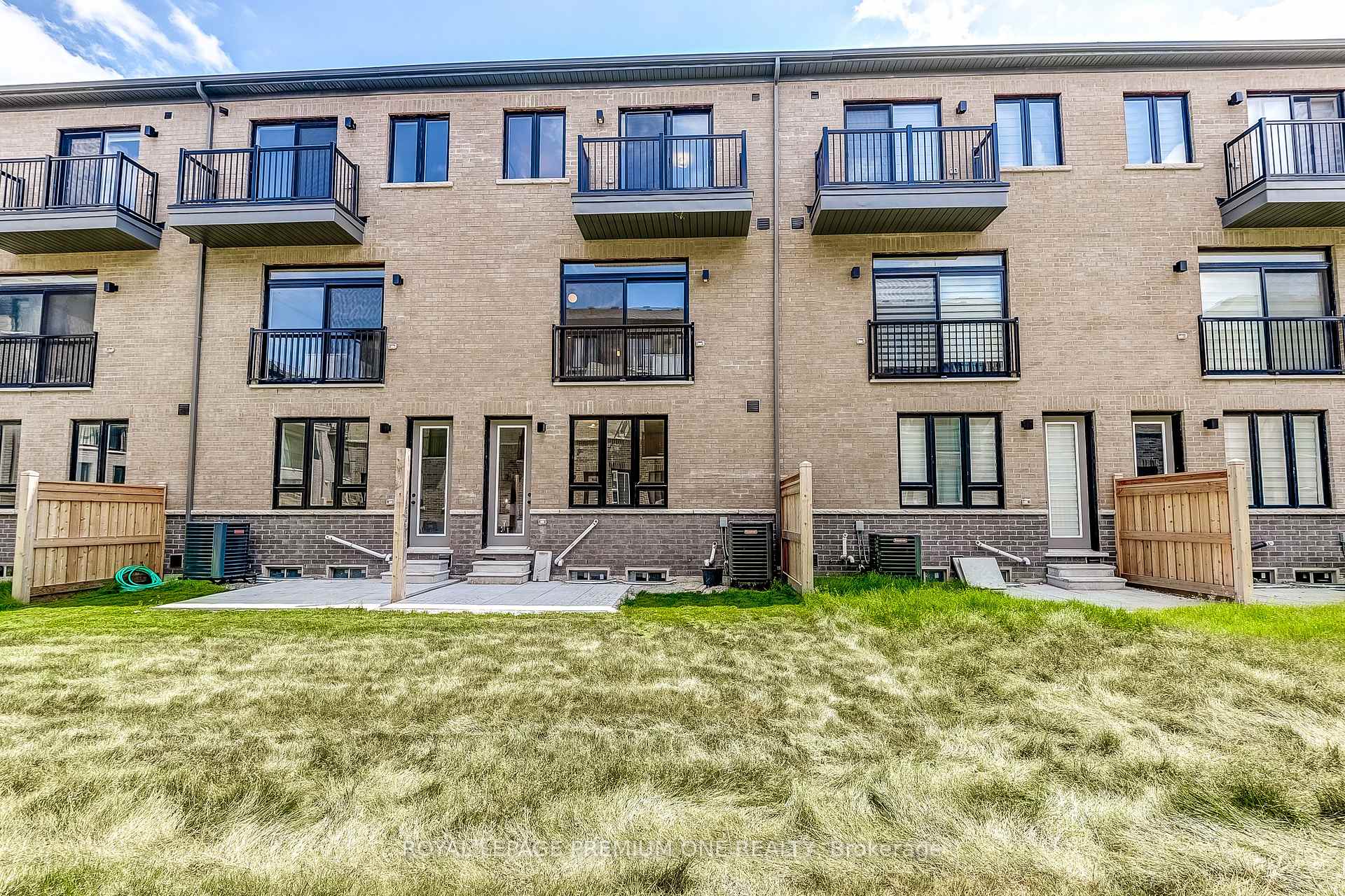 Photo 48 of 64 Tennant Circle, Vaughan, Vellore Village — HOMEH