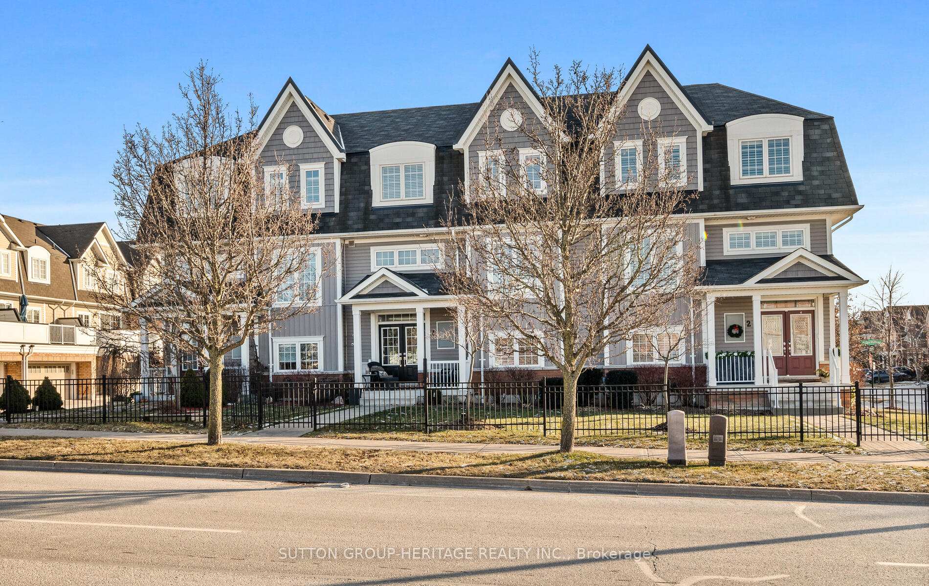 Photo 2 of 4 Aller Park Way, Whitby, Brooklin — HOMEH