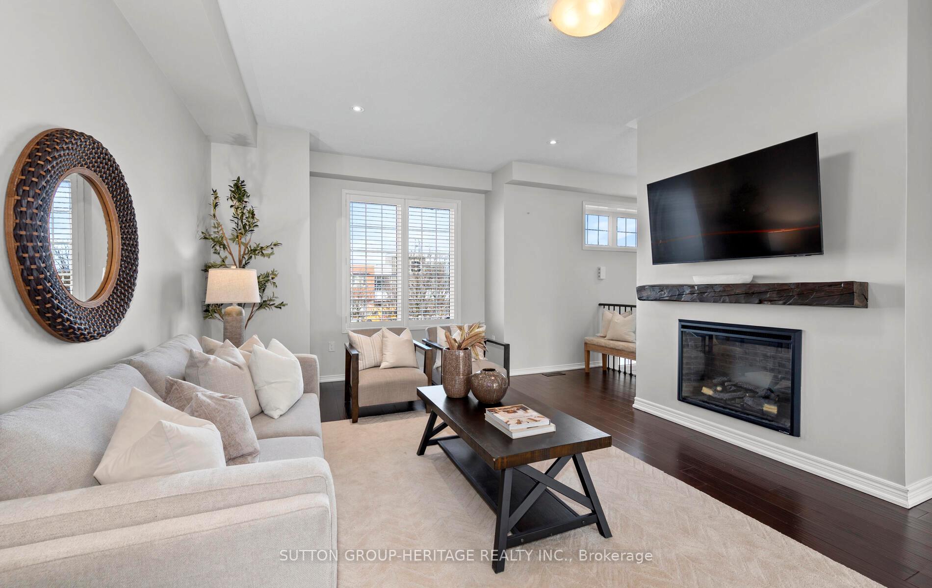 Photo 6 of 4 Aller Park Way, Whitby, Brooklin — HOMEH