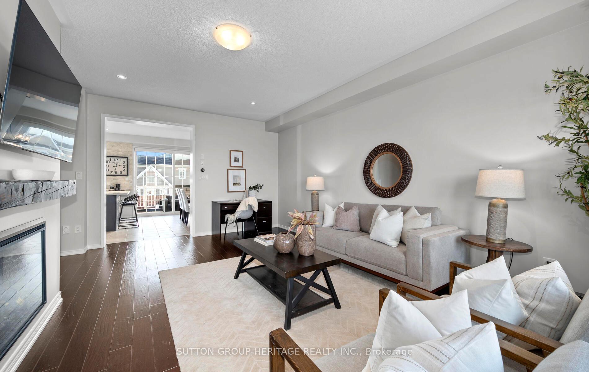 Photo 12 of 4 Aller Park Way, Whitby, Brooklin — HOMEH