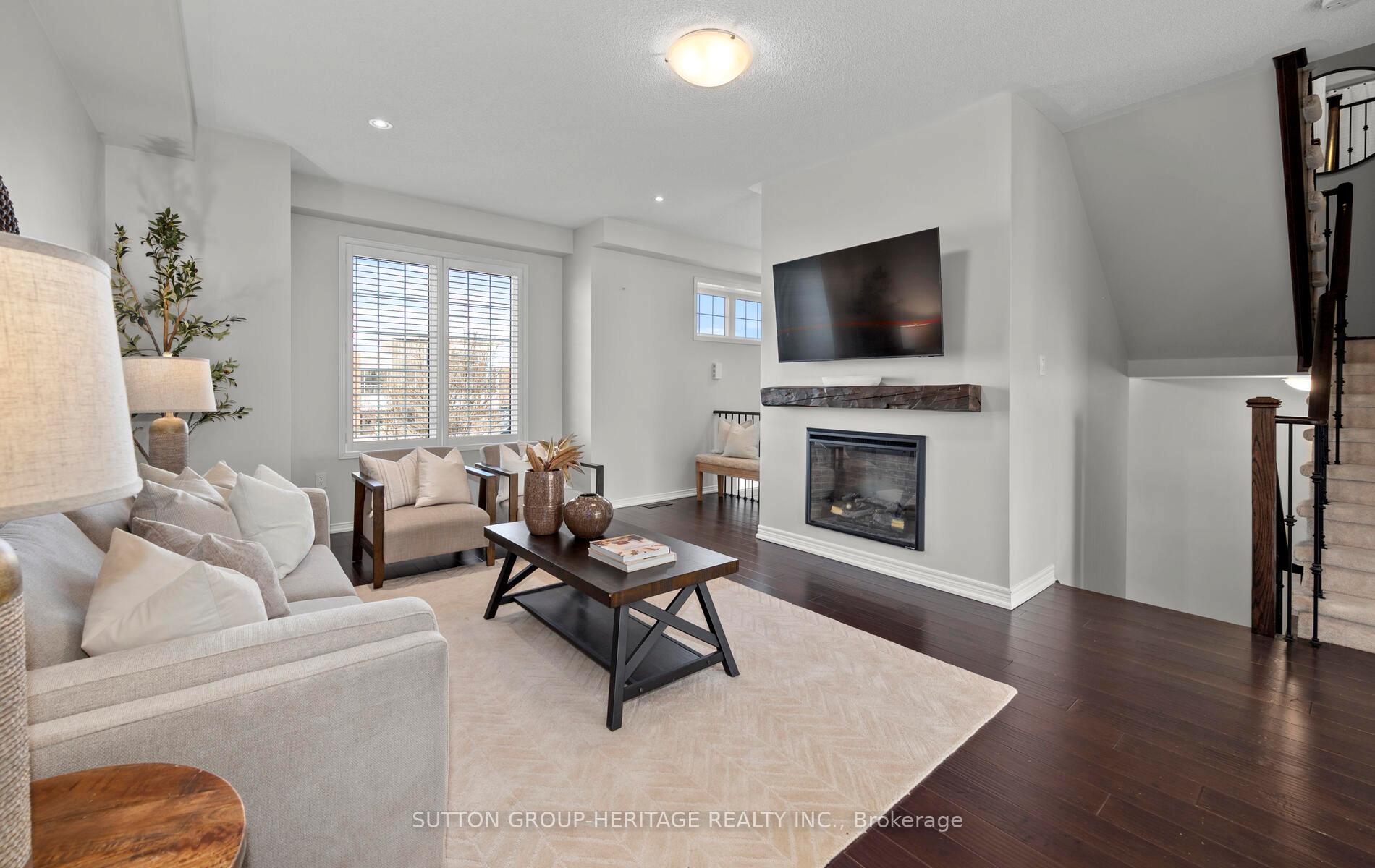 Photo 8 of 4 Aller Park Way, Whitby, Brooklin — HOMEH