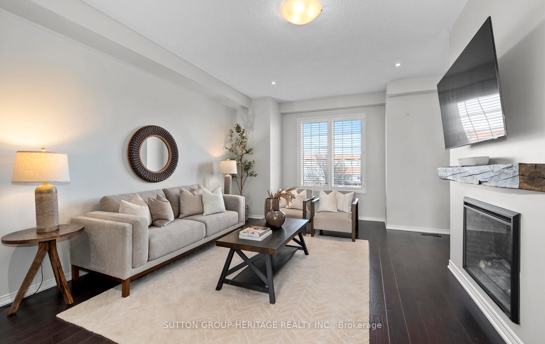 Photo 9 of 4 Aller Park Way, Whitby, Brooklin — HOMEH