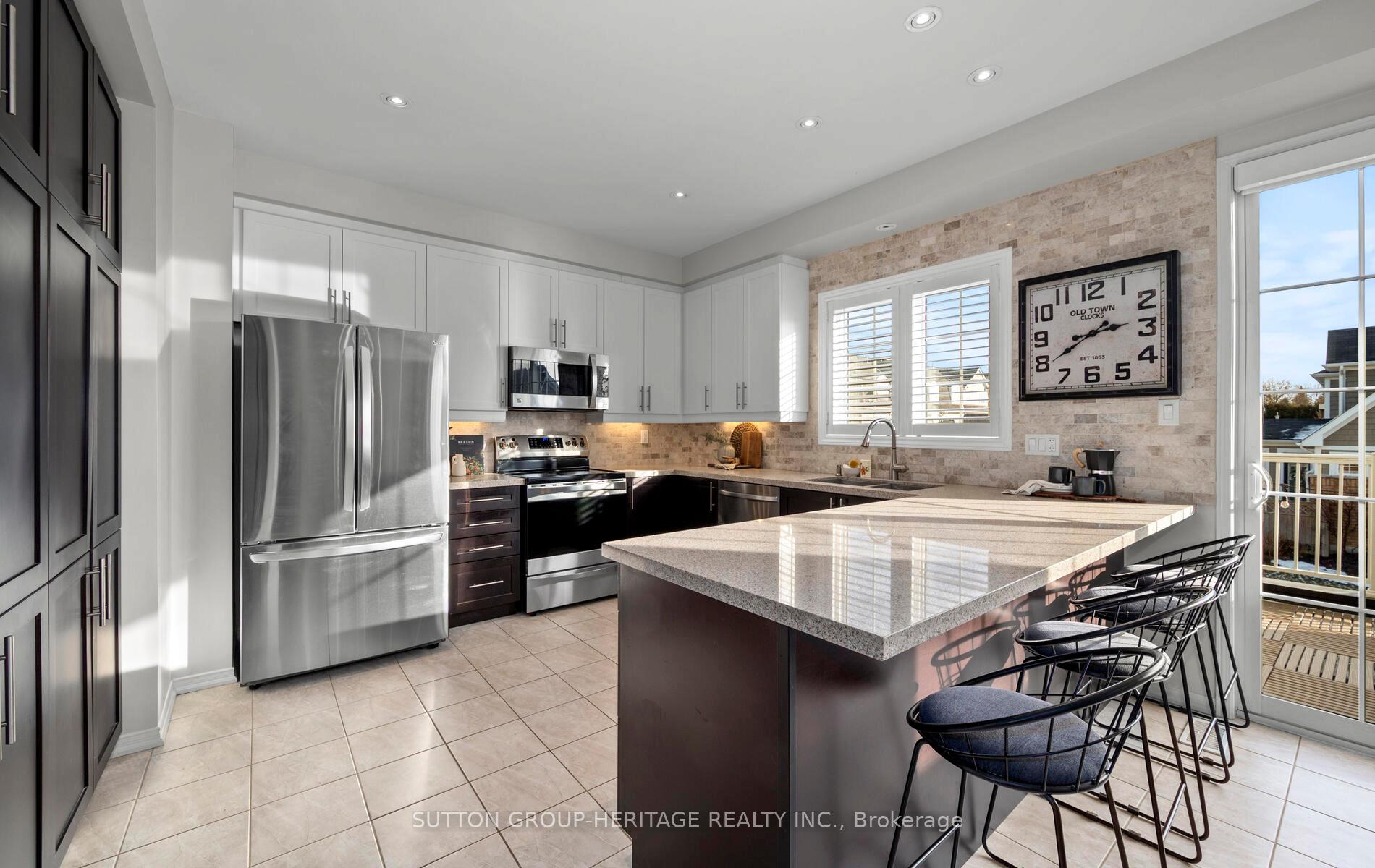 Photo 14 of 4 Aller Park Way, Whitby, Brooklin — HOMEH