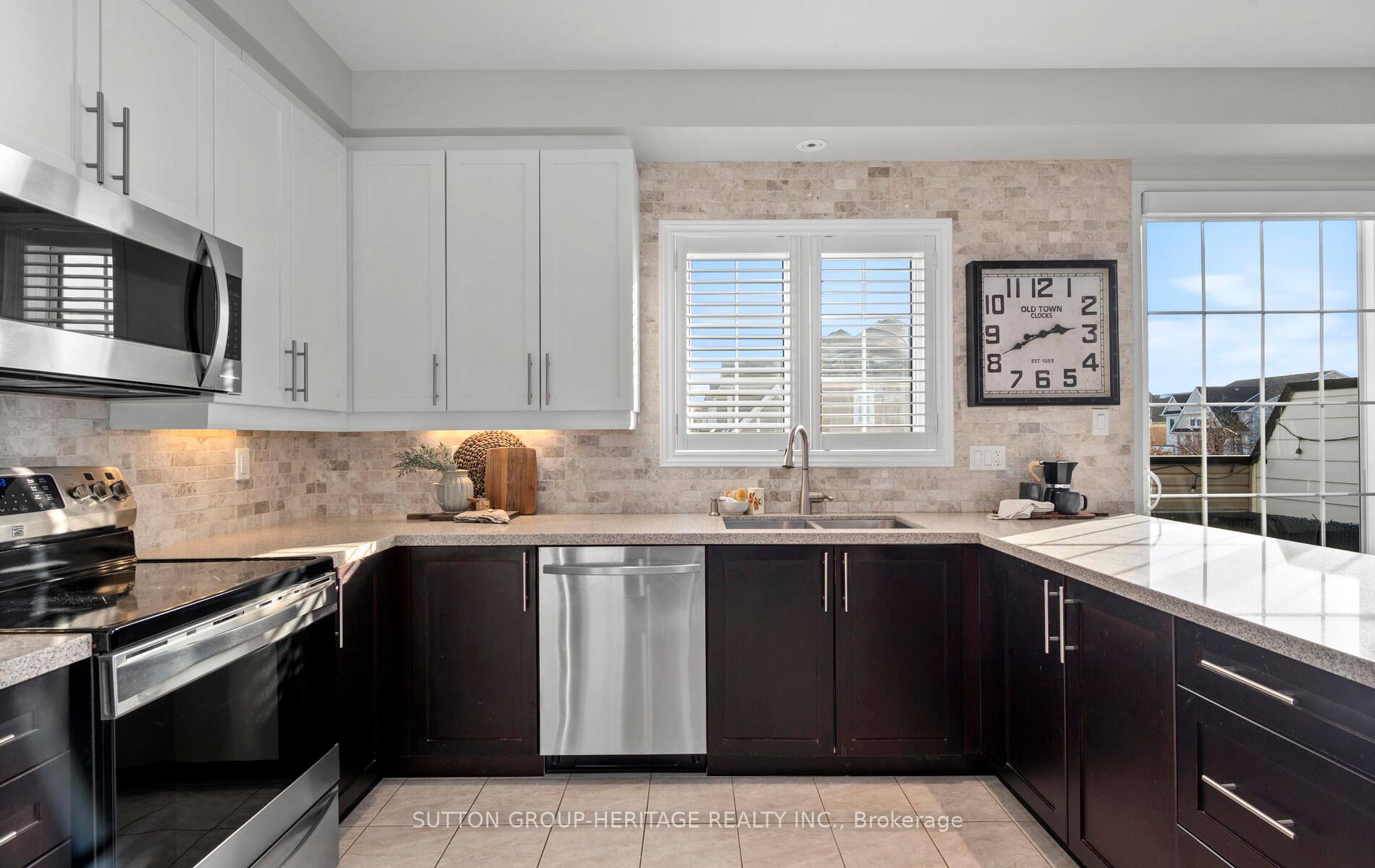 Photo 10 of 4 Aller Park Way, Whitby, Brooklin — HOMEH