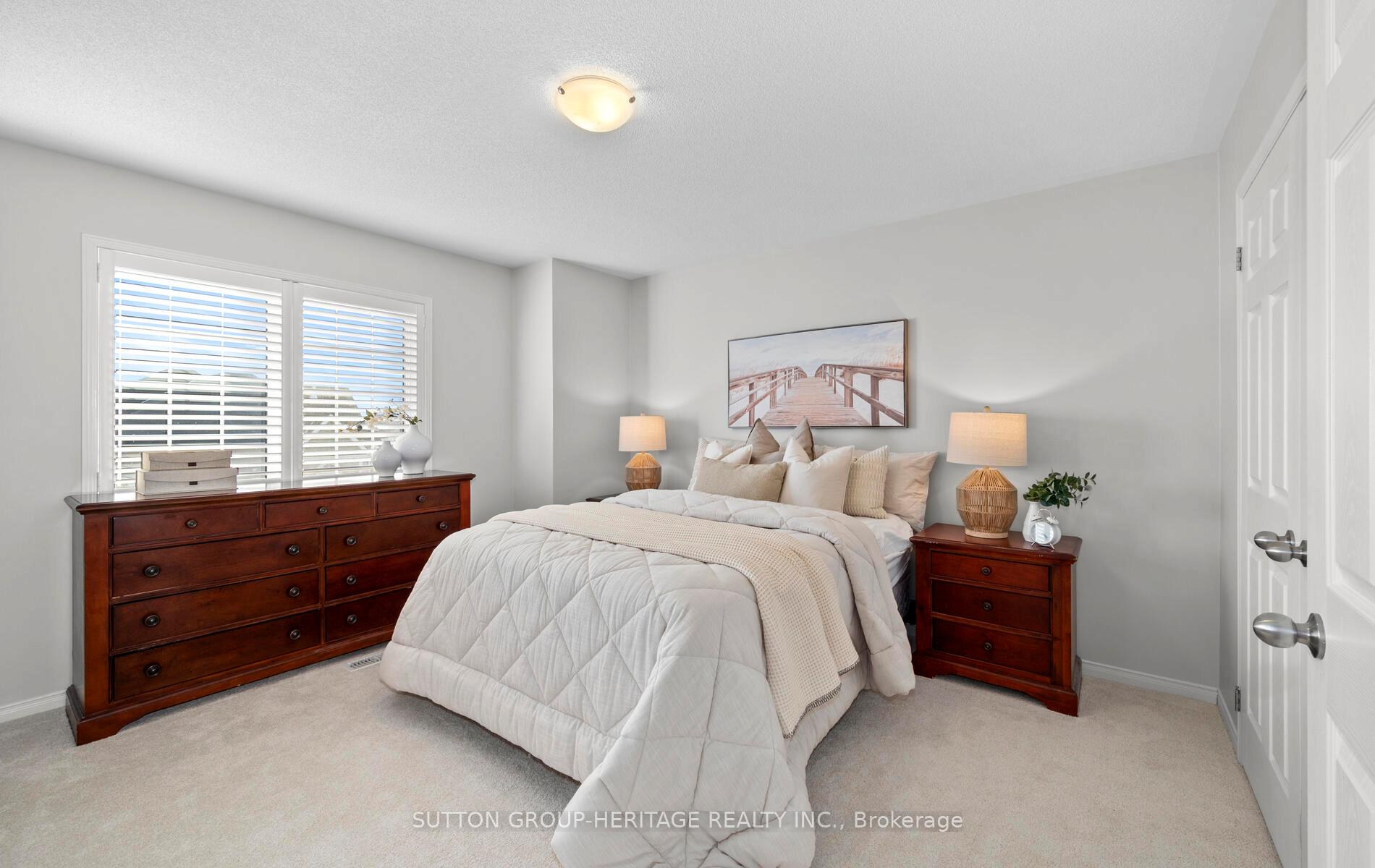 Photo 19 of 4 Aller Park Way, Whitby, Brooklin — HOMEH