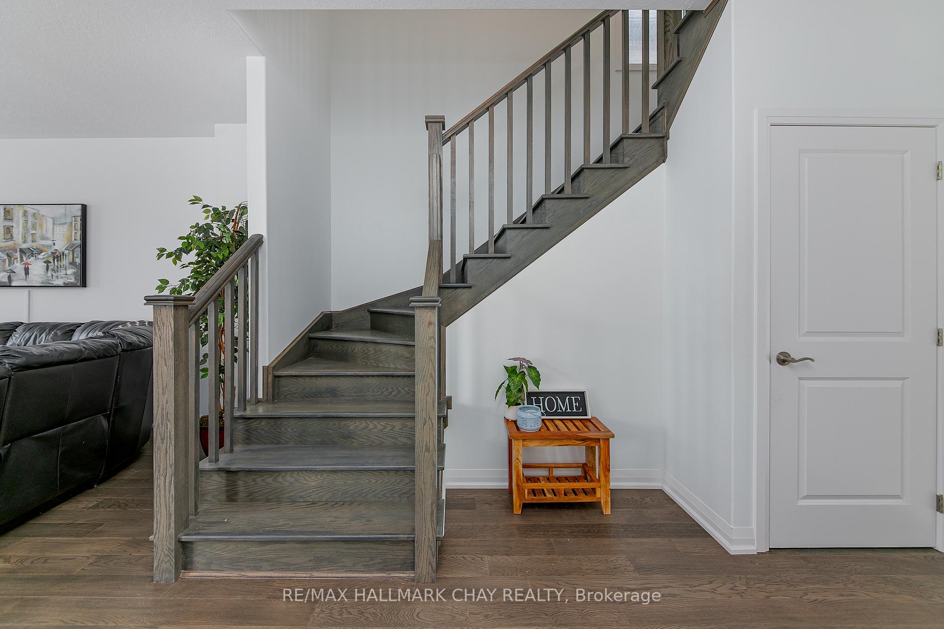 Photo 6 of 11 Copperhill Heights, Barrie, Painswick South — HOMEH
