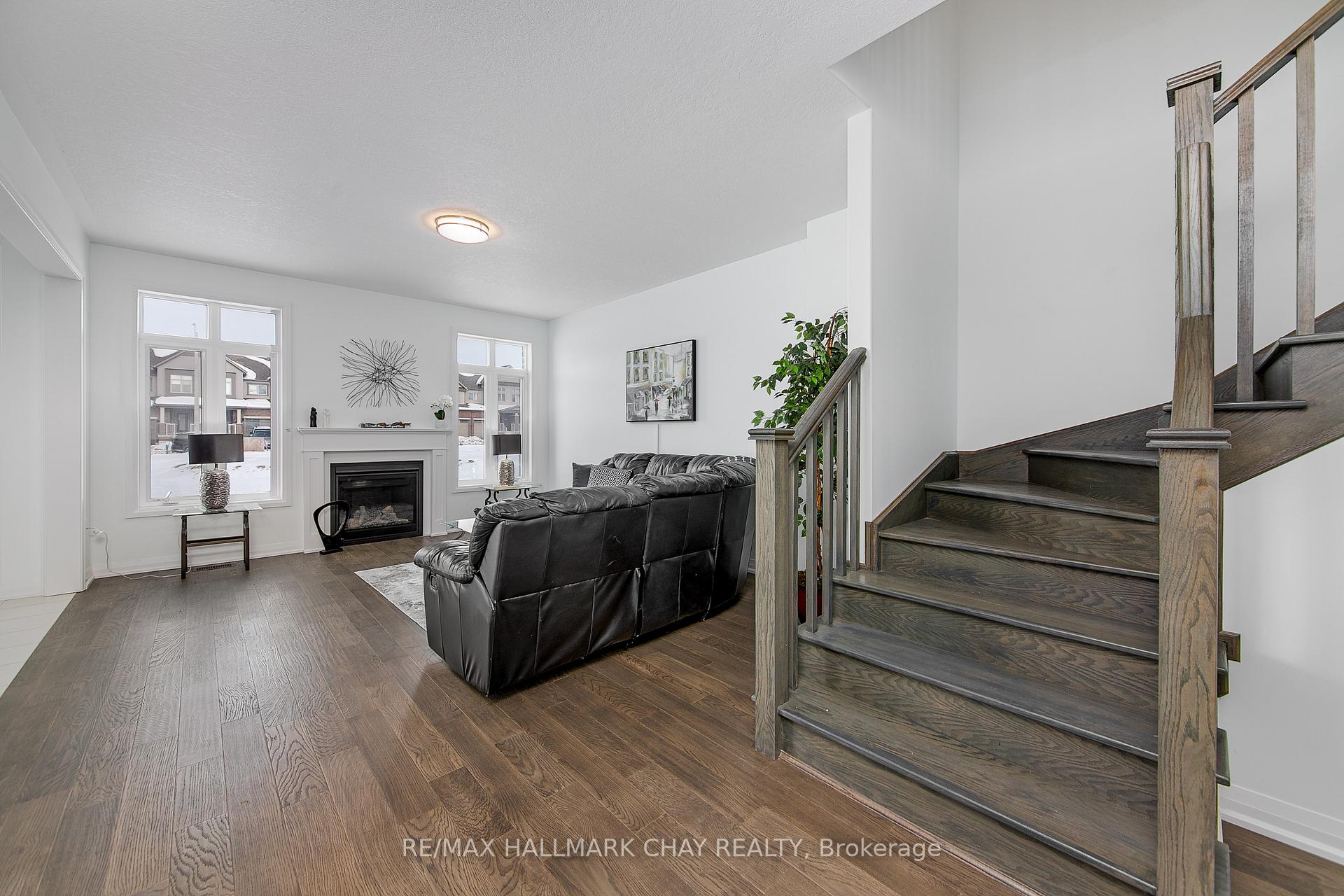 Photo 8 of 11 Copperhill Heights, Barrie, Painswick South — HOMEH