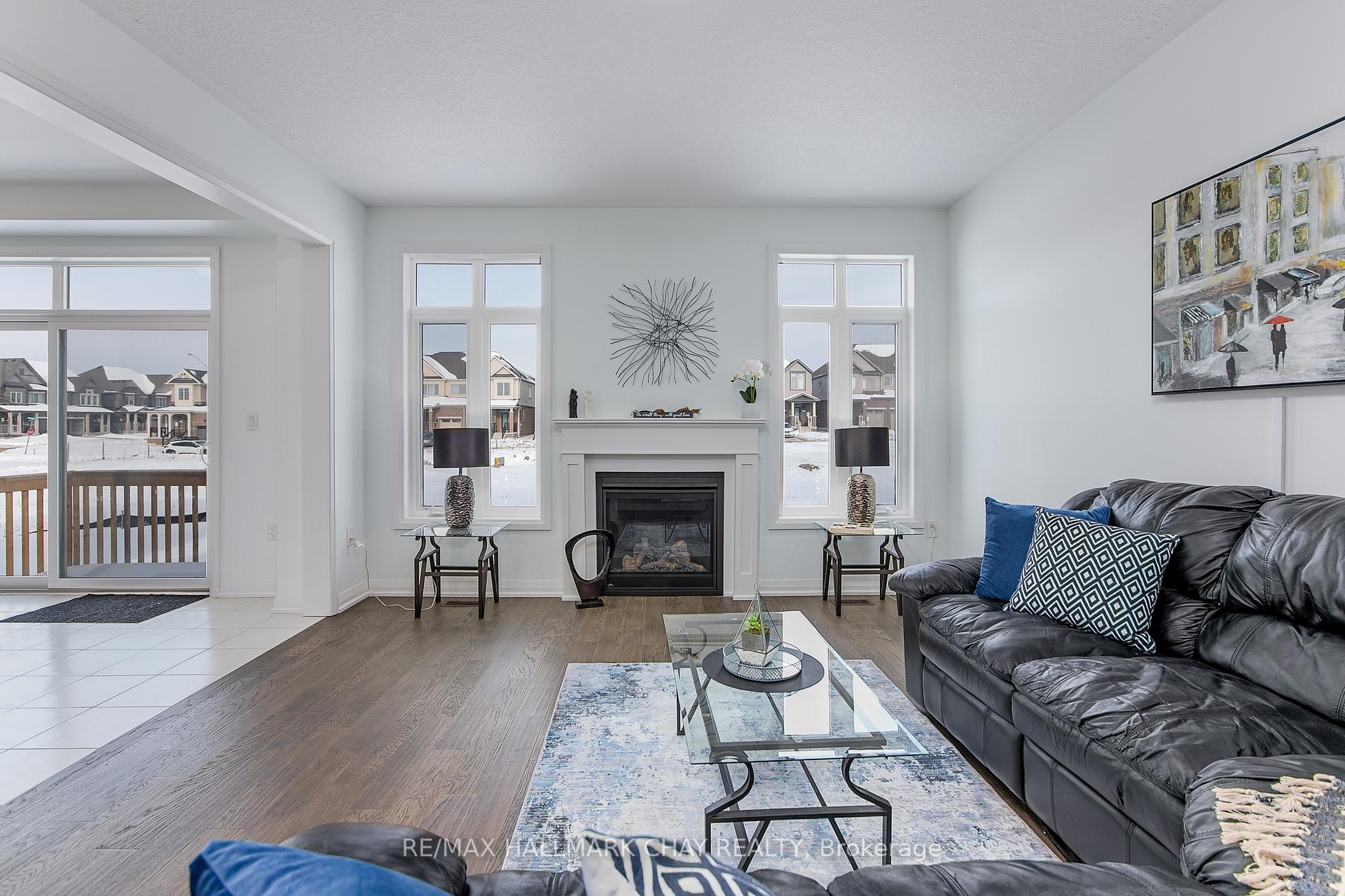 Photo 5 of 11 Copperhill Heights, Barrie, Painswick South — HOMEH