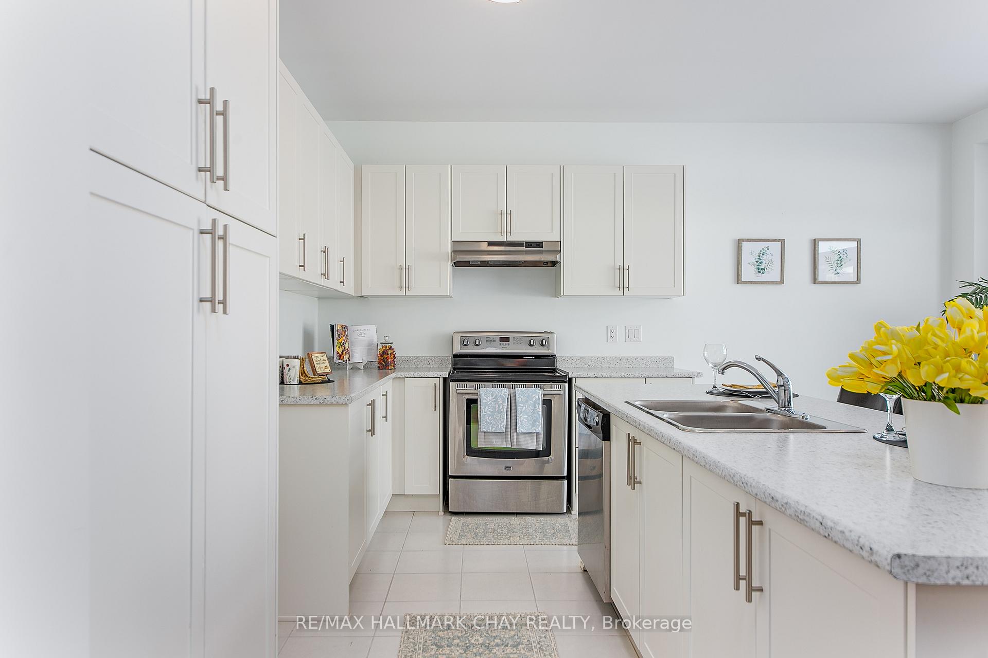 Photo 32 of 11 Copperhill Heights, Barrie, Painswick South — HOMEH