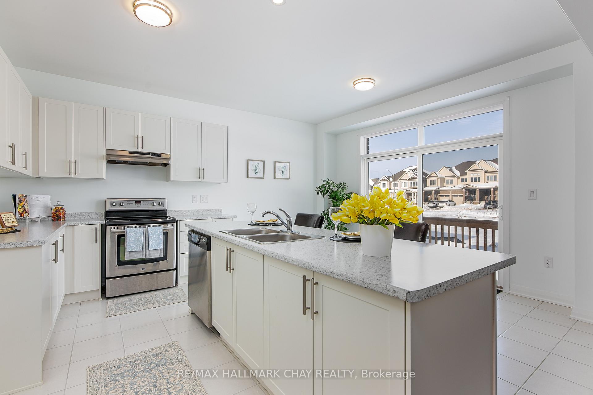 Photo 13 of 11 Copperhill Heights, Barrie, Painswick South — HOMEH