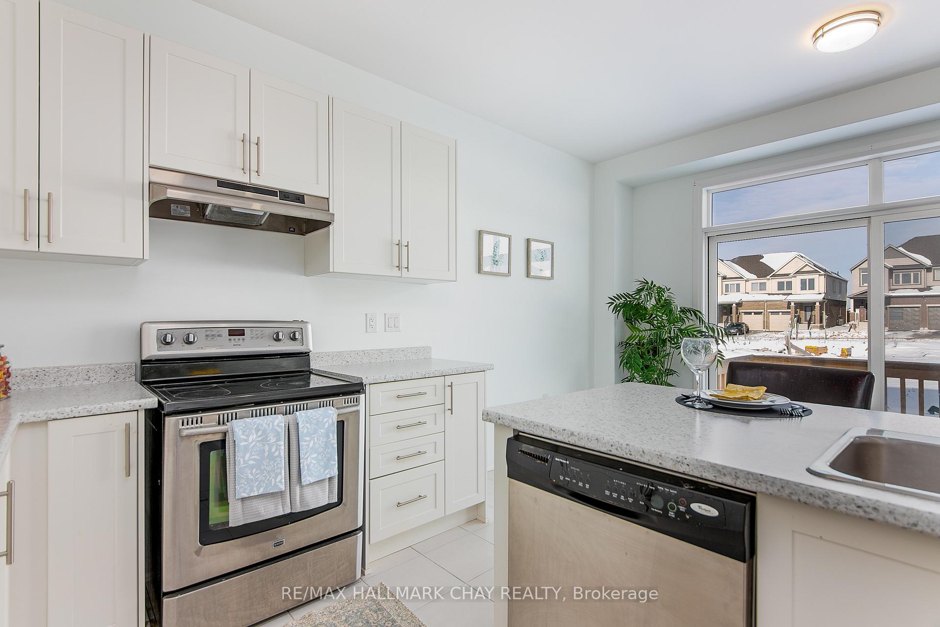 Photo 17 of 11 Copperhill Heights, Barrie, Painswick South — HOMEH