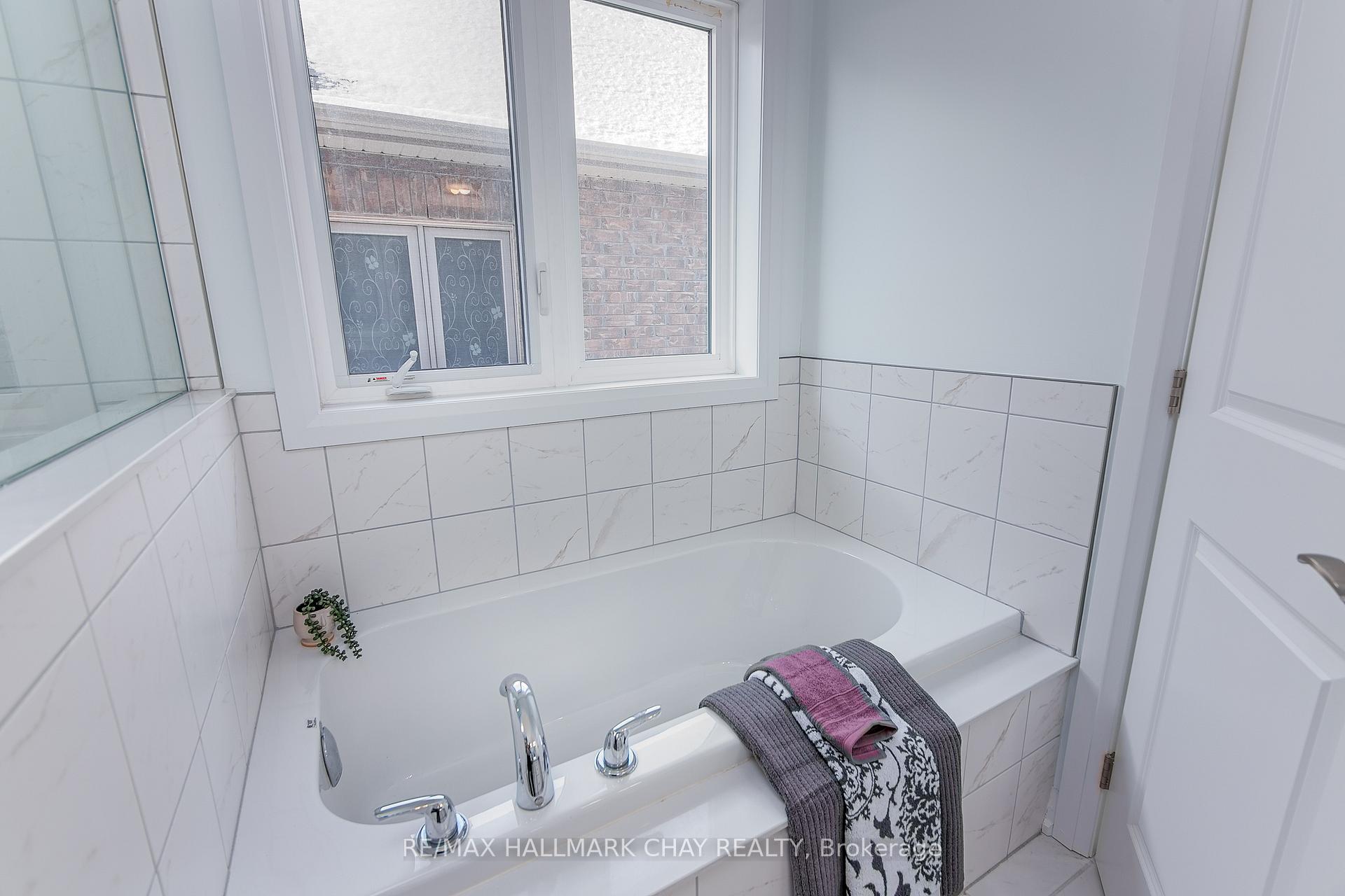 Photo 37 of 11 Copperhill Heights, Barrie, Painswick South — HOMEH