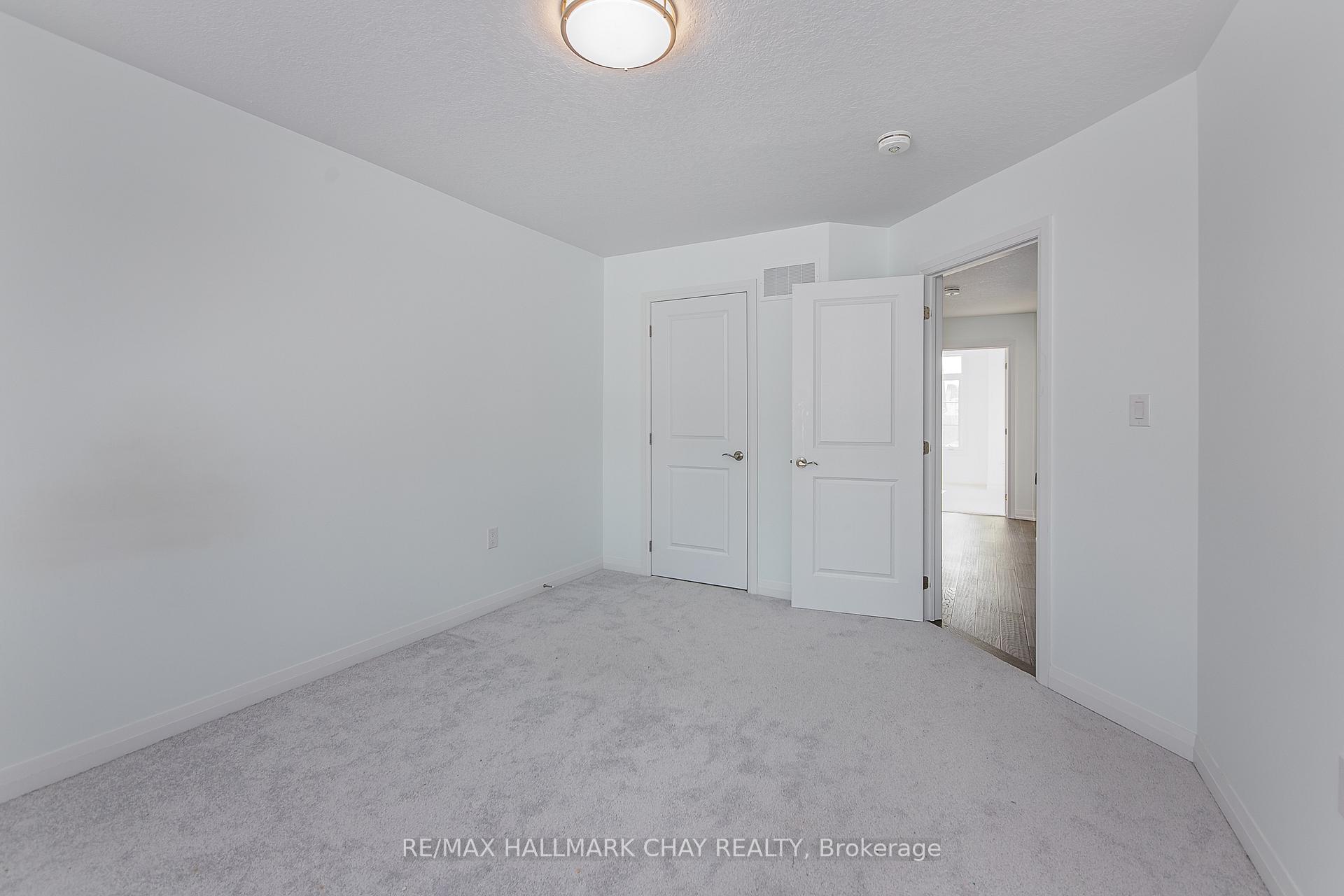 Photo 23 of 11 Copperhill Heights, Barrie, Painswick South — HOMEH