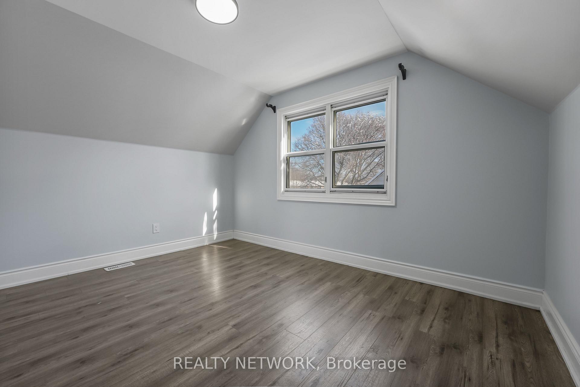Photo 20 of 27 Glengrove Avenue, Hamilton, McQuesten — HOMEH
