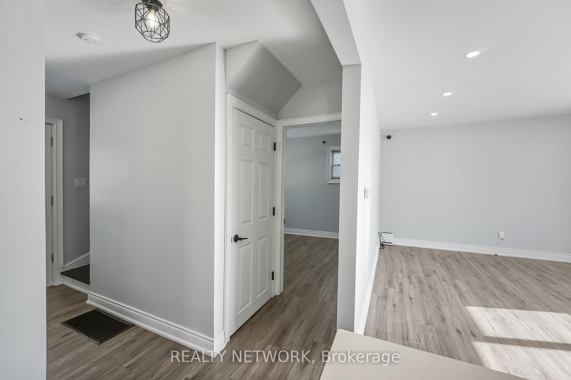 Photo 18 of 27 Glengrove Avenue, Hamilton, McQuesten — HOMEH